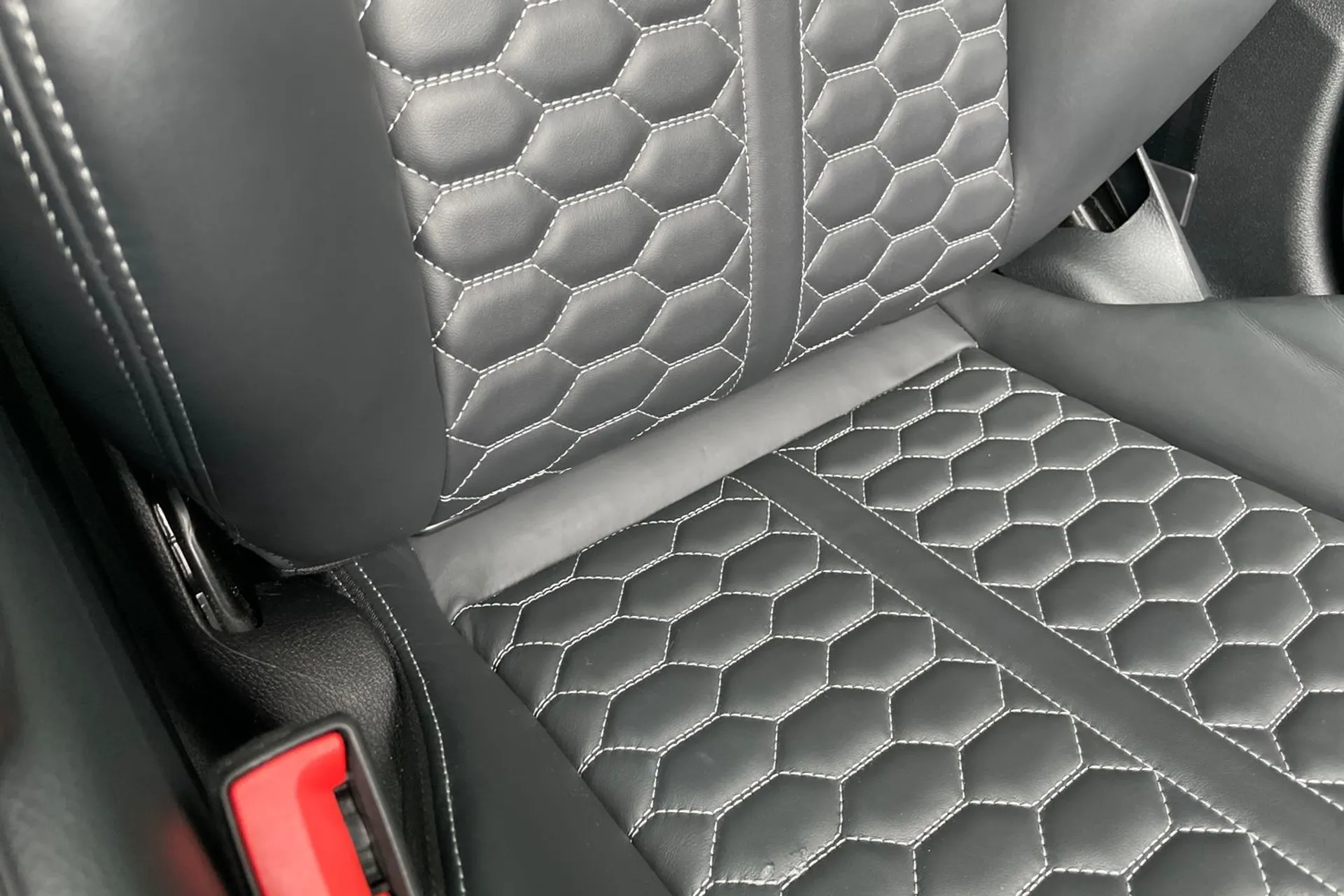 Audi RS4 thumbnail image number 44