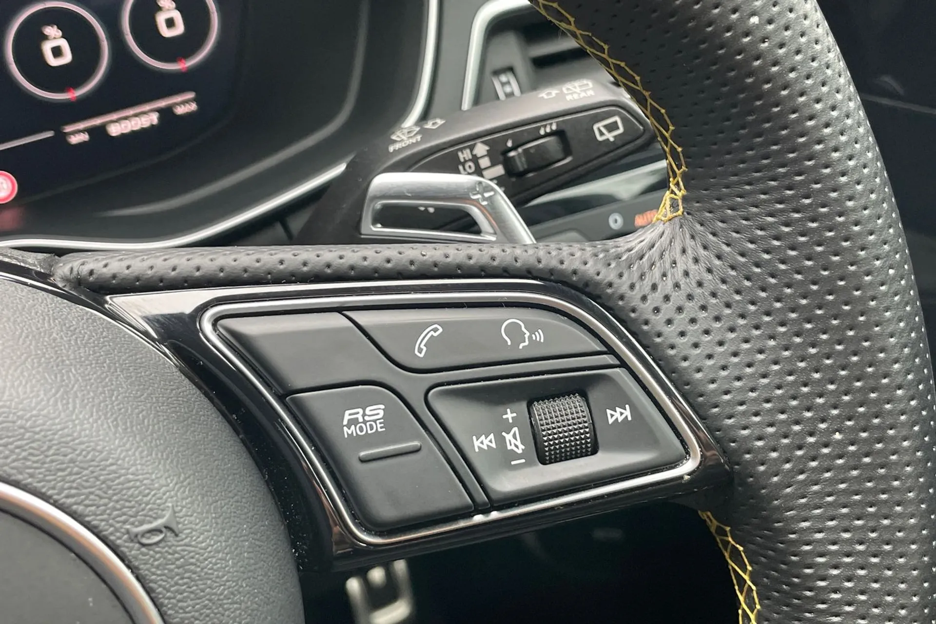 Audi RS4 thumbnail image number 57
