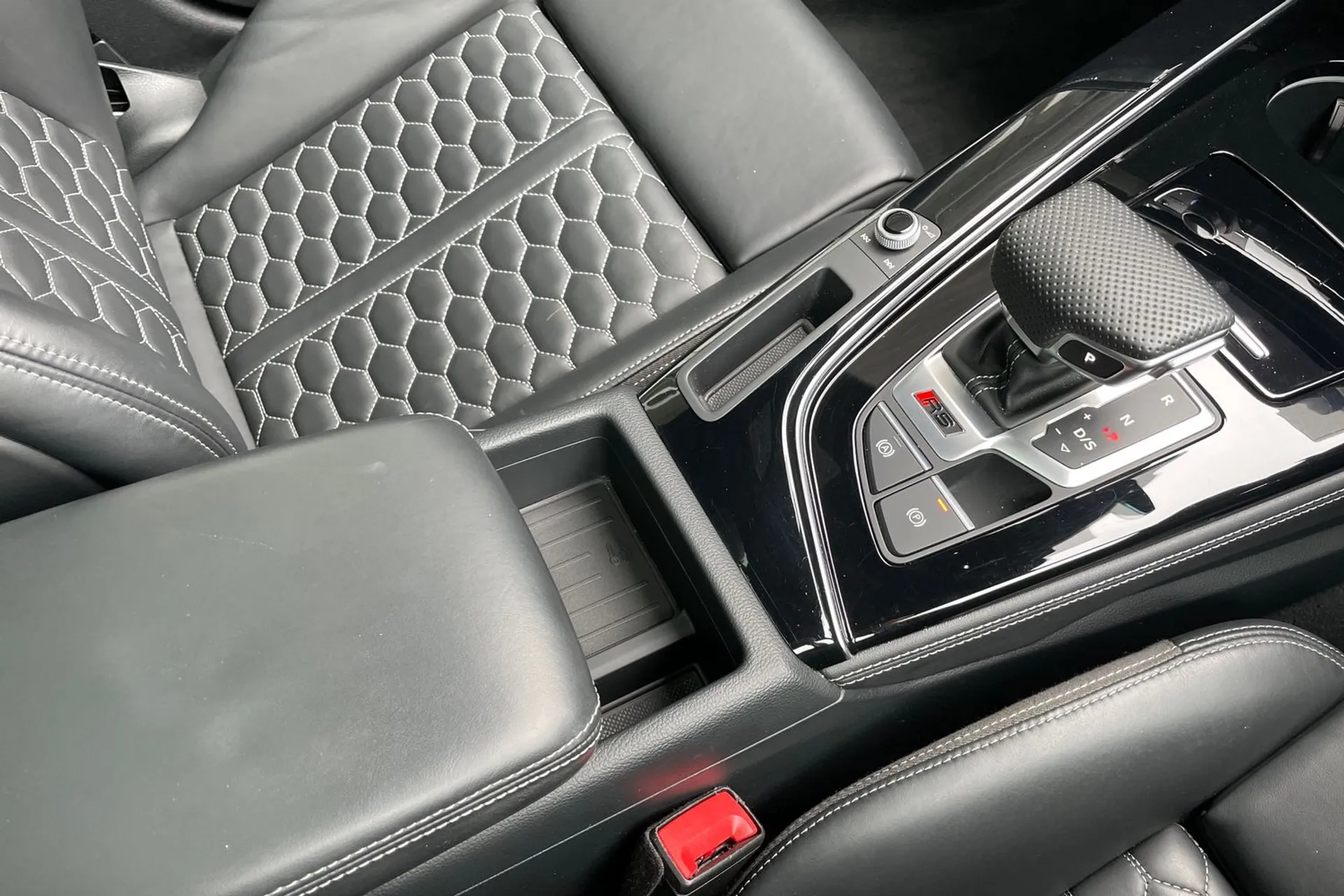 Audi RS4 thumbnail image number 40