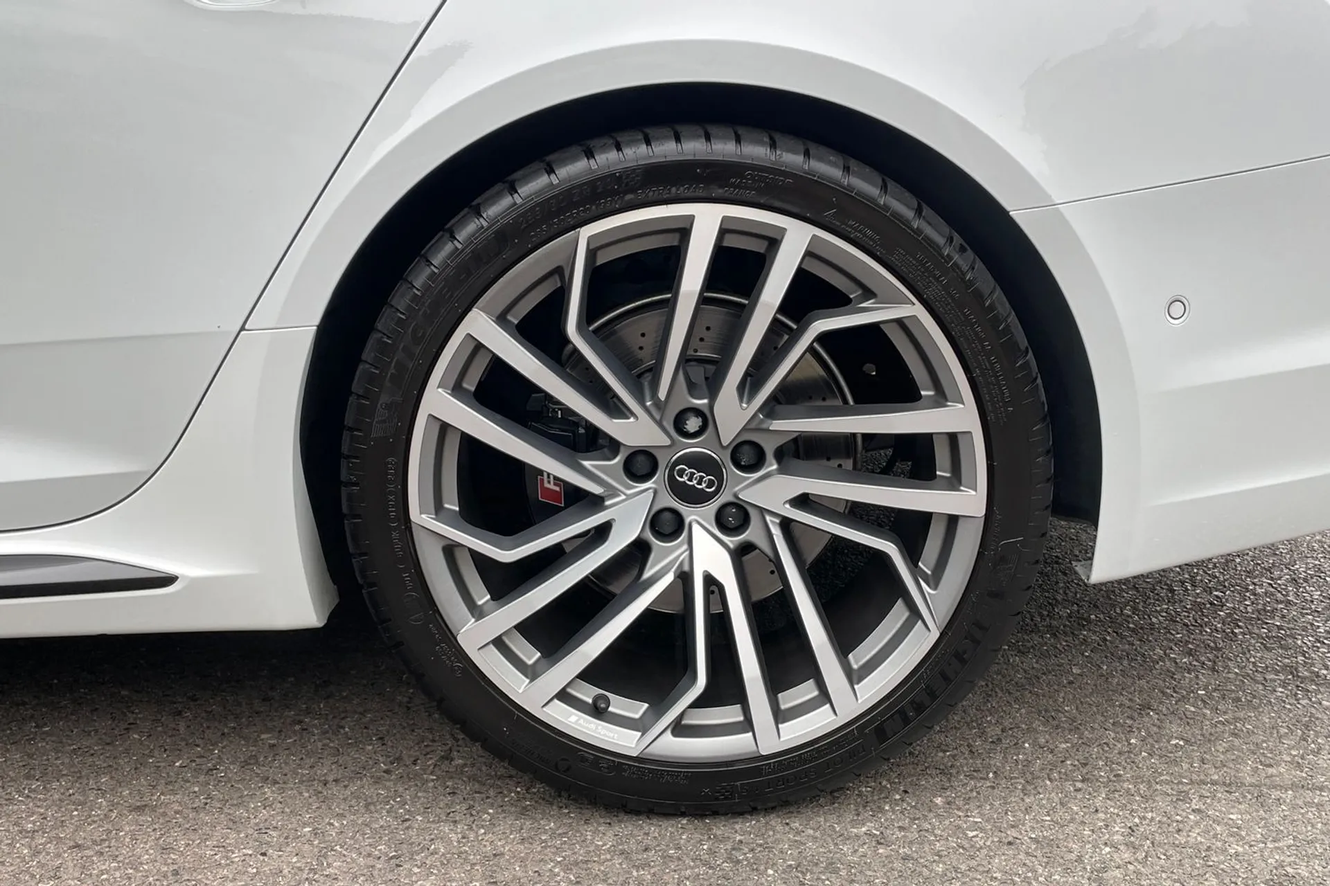 Audi RS4 thumbnail image number 11