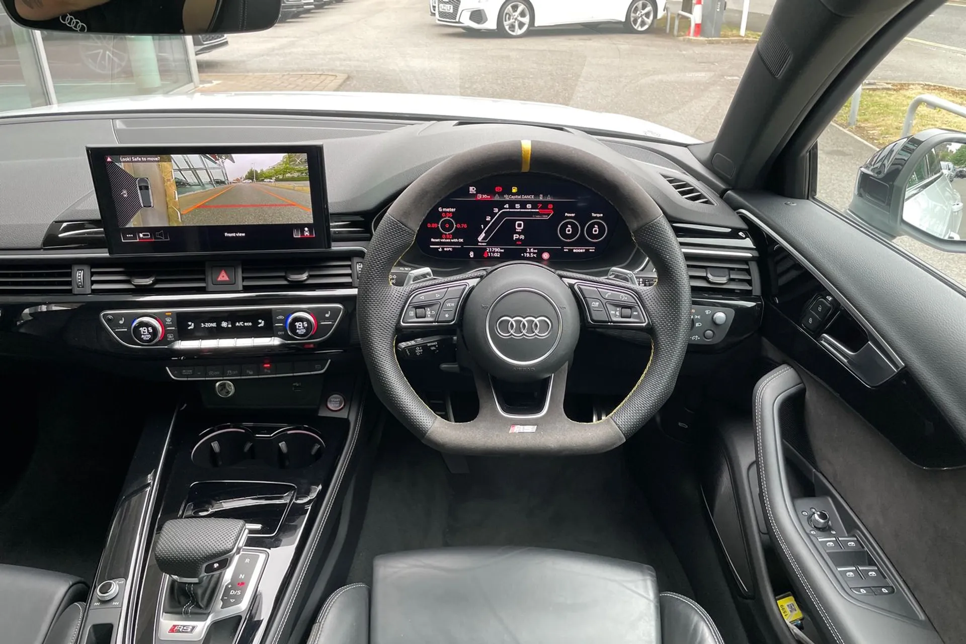 Audi RS4 thumbnail image number 33