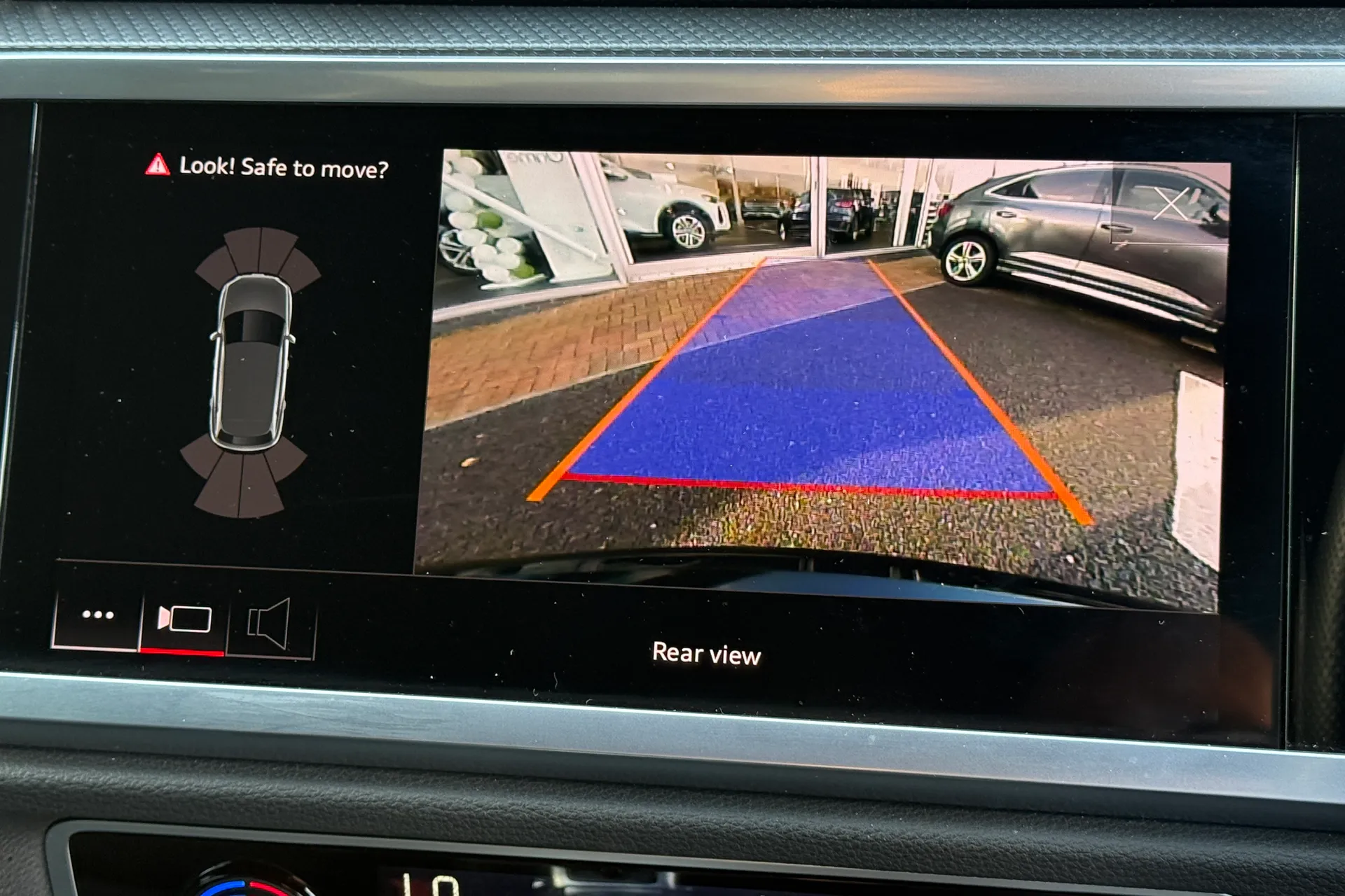 Audi Q3 thumbnail image number 6