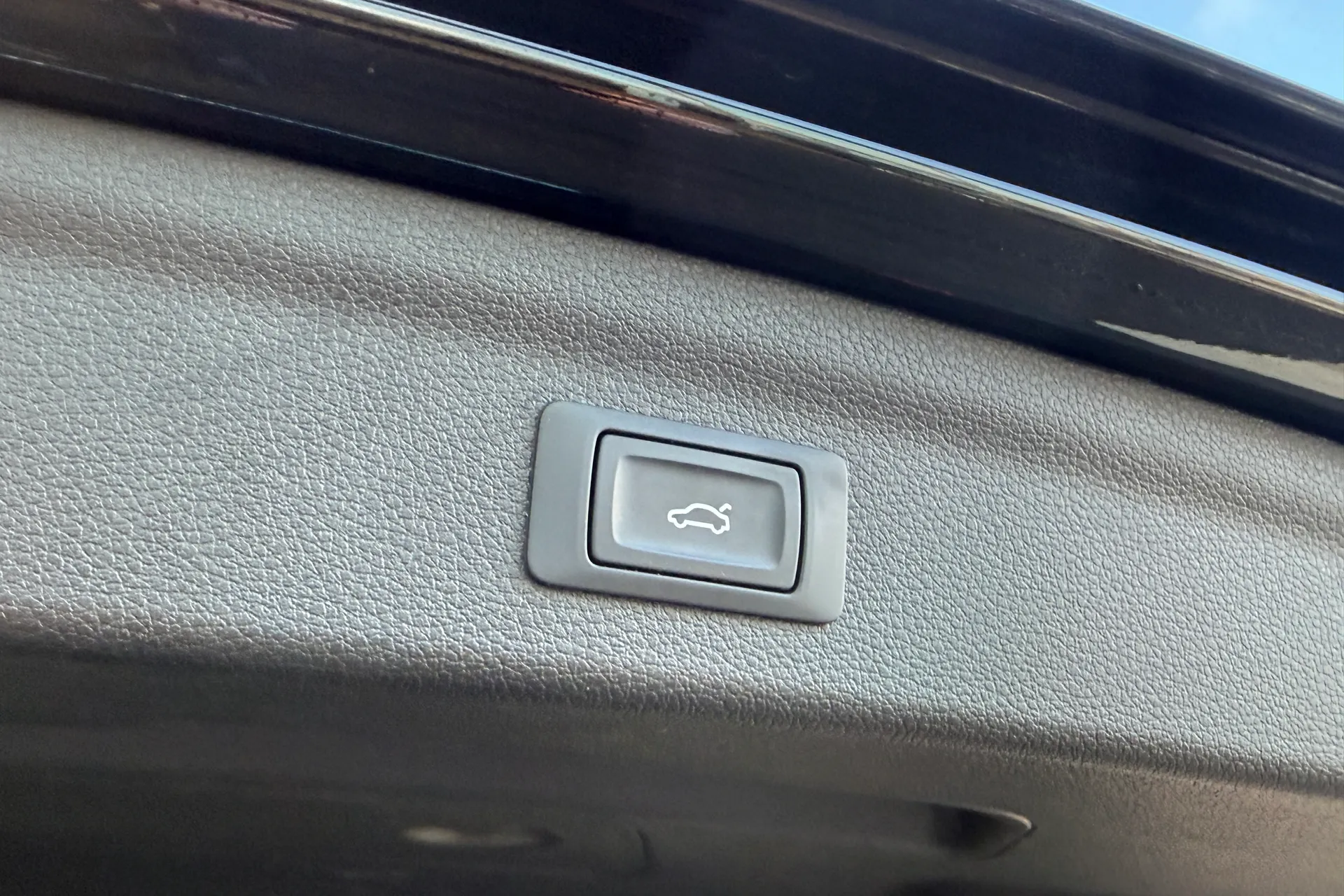 Audi Q3 thumbnail image number 36