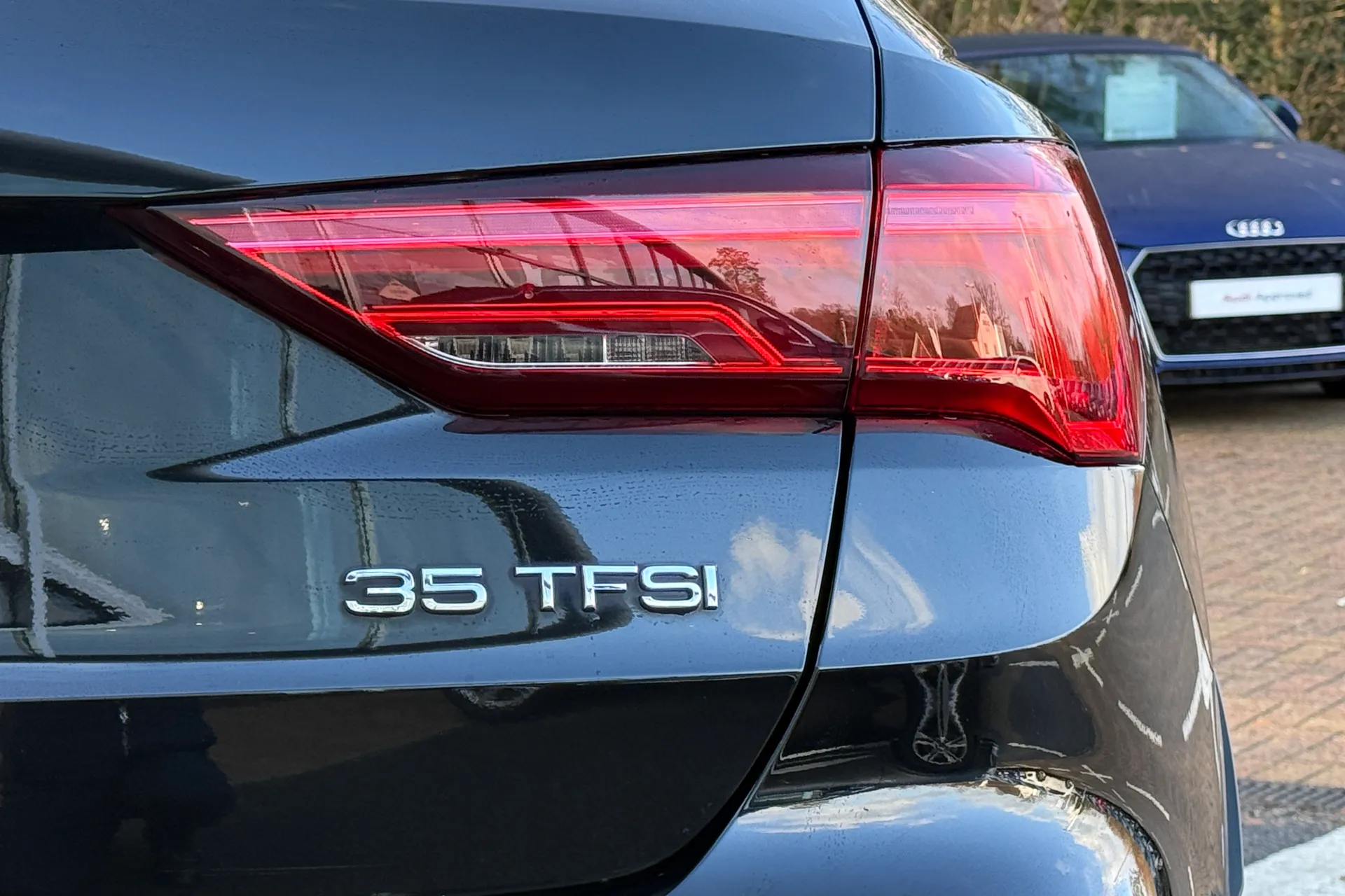 Audi Q3 thumbnail image number 32