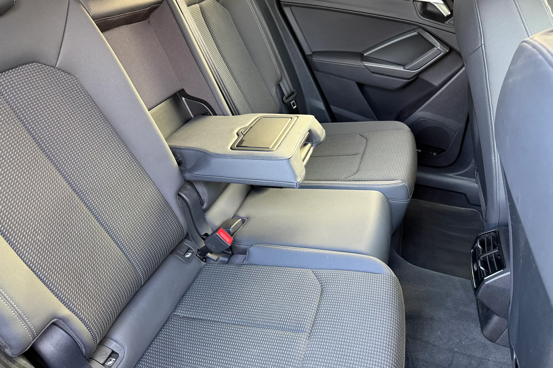 Audi Q3 thumbnail image number 27