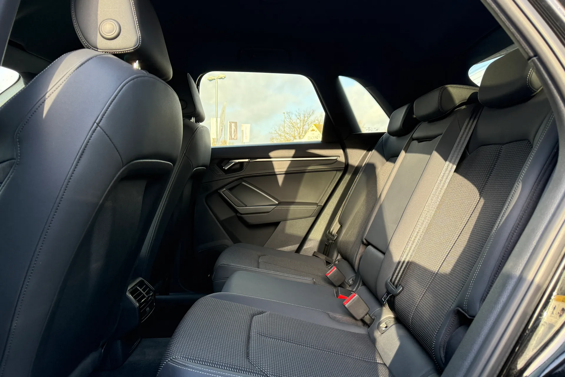 Audi Q3 thumbnail image number 21