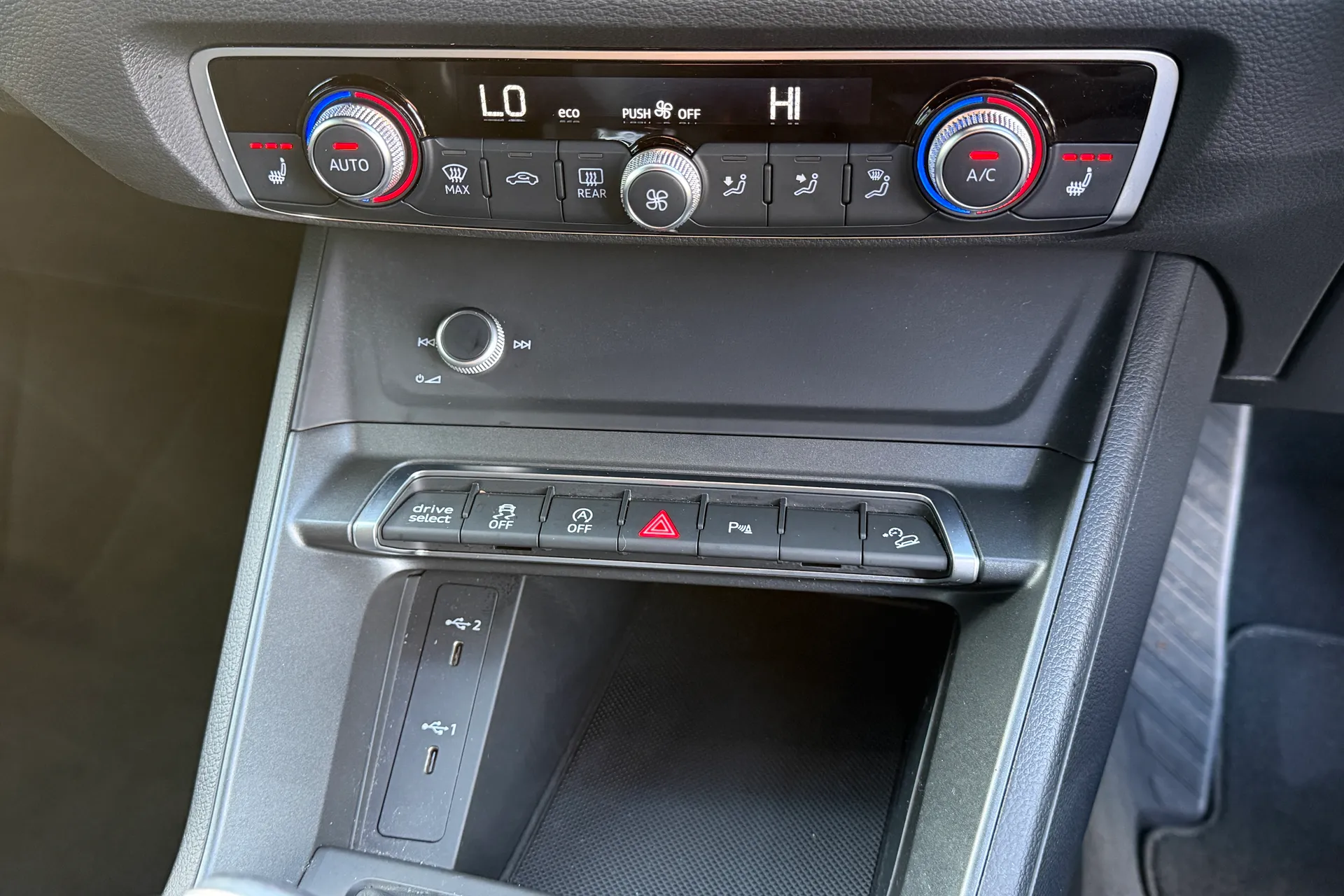 Audi Q3 thumbnail image number 46