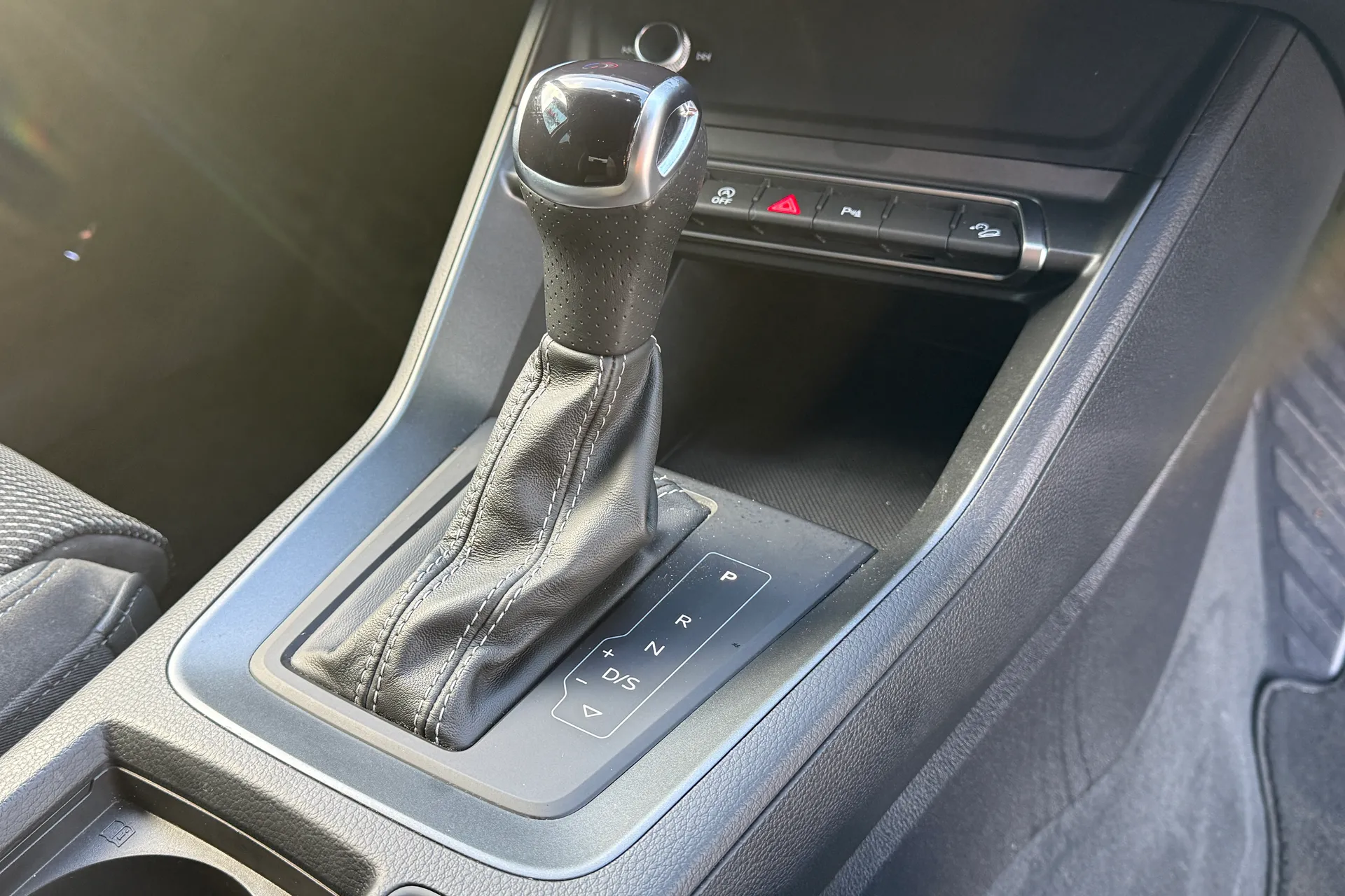 Audi Q3 thumbnail image number 45