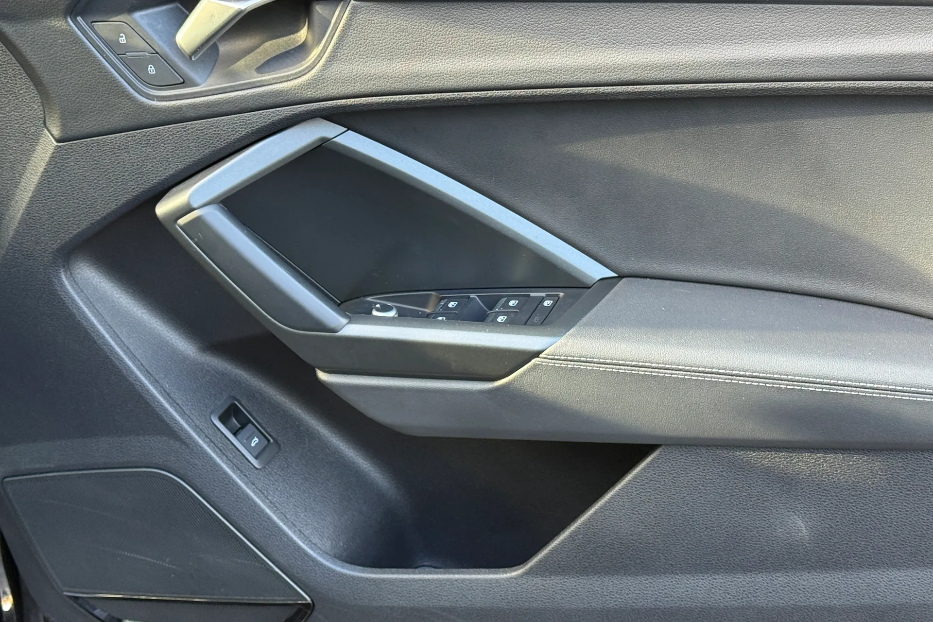 Audi Q3 thumbnail image number 41