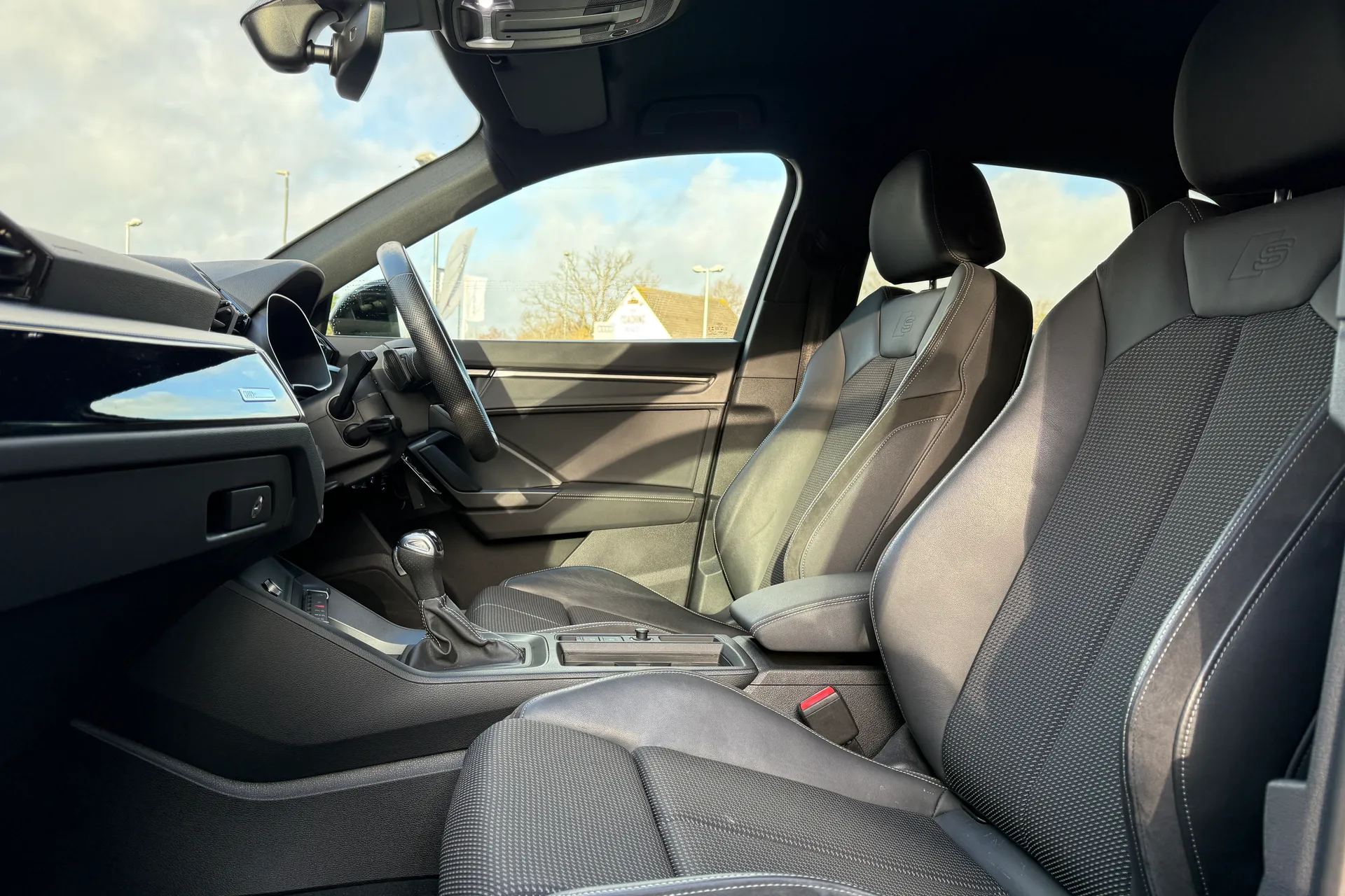 Audi Q3 thumbnail image number 19