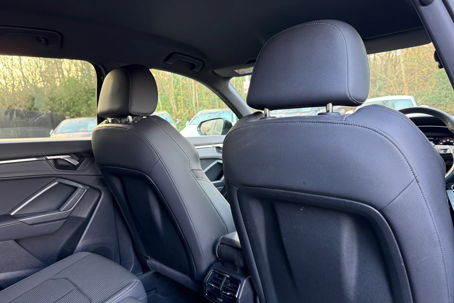 Audi Q3 thumbnail image number 12