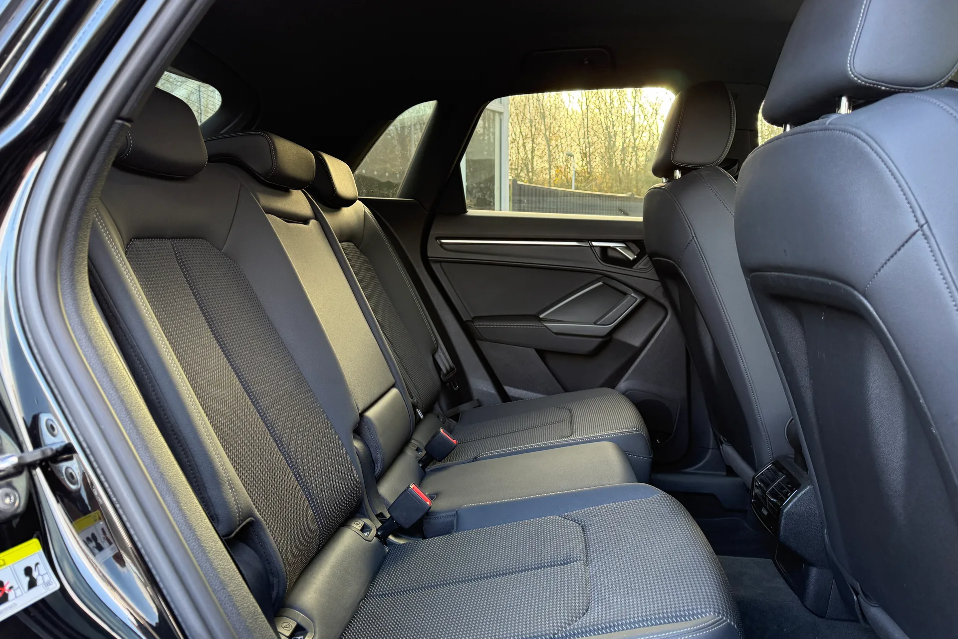 Audi Q3 thumbnail image number 11