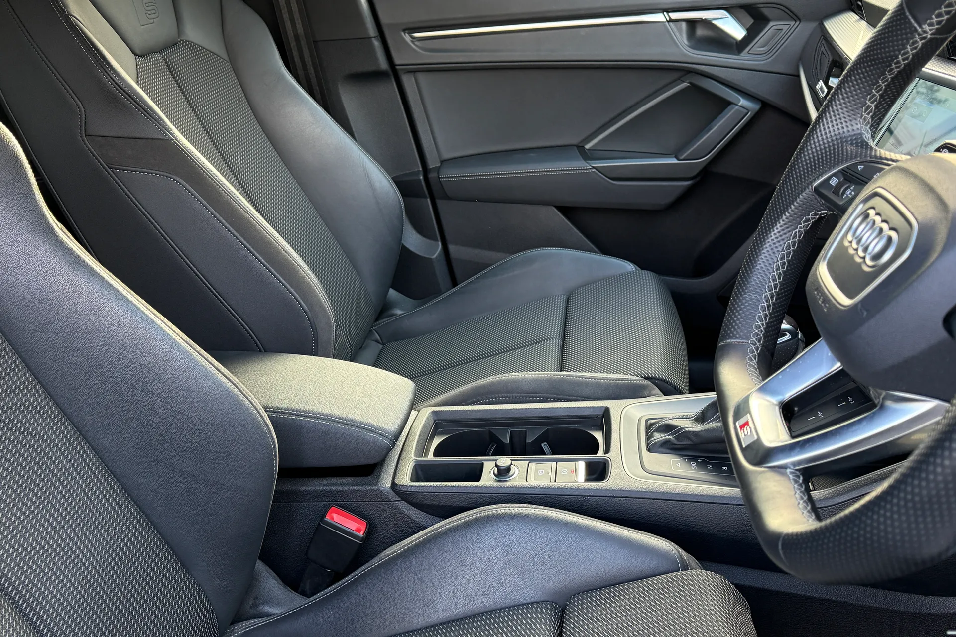 Audi Q3 thumbnail image number 43