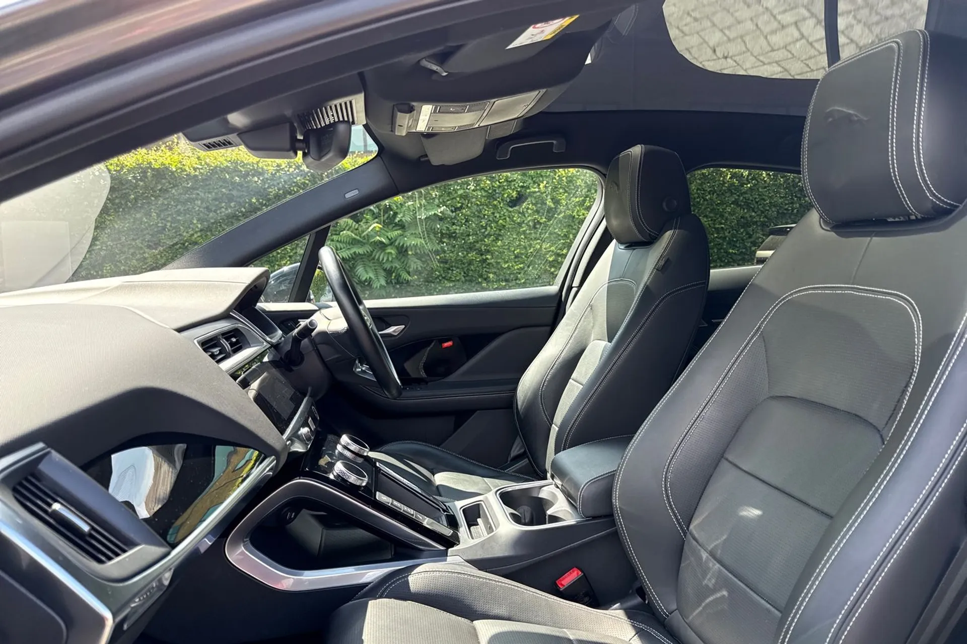 Jaguar I-PACE thumbnail image number 43