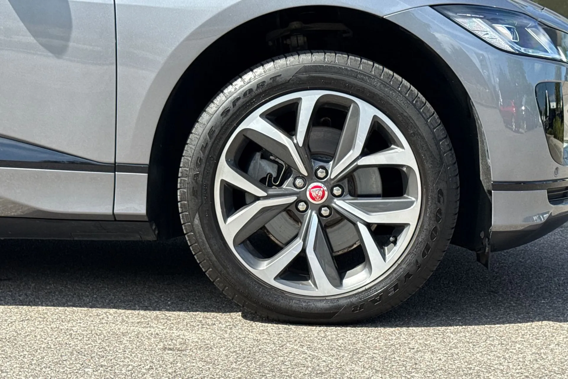 Jaguar I-PACE thumbnail image number 16