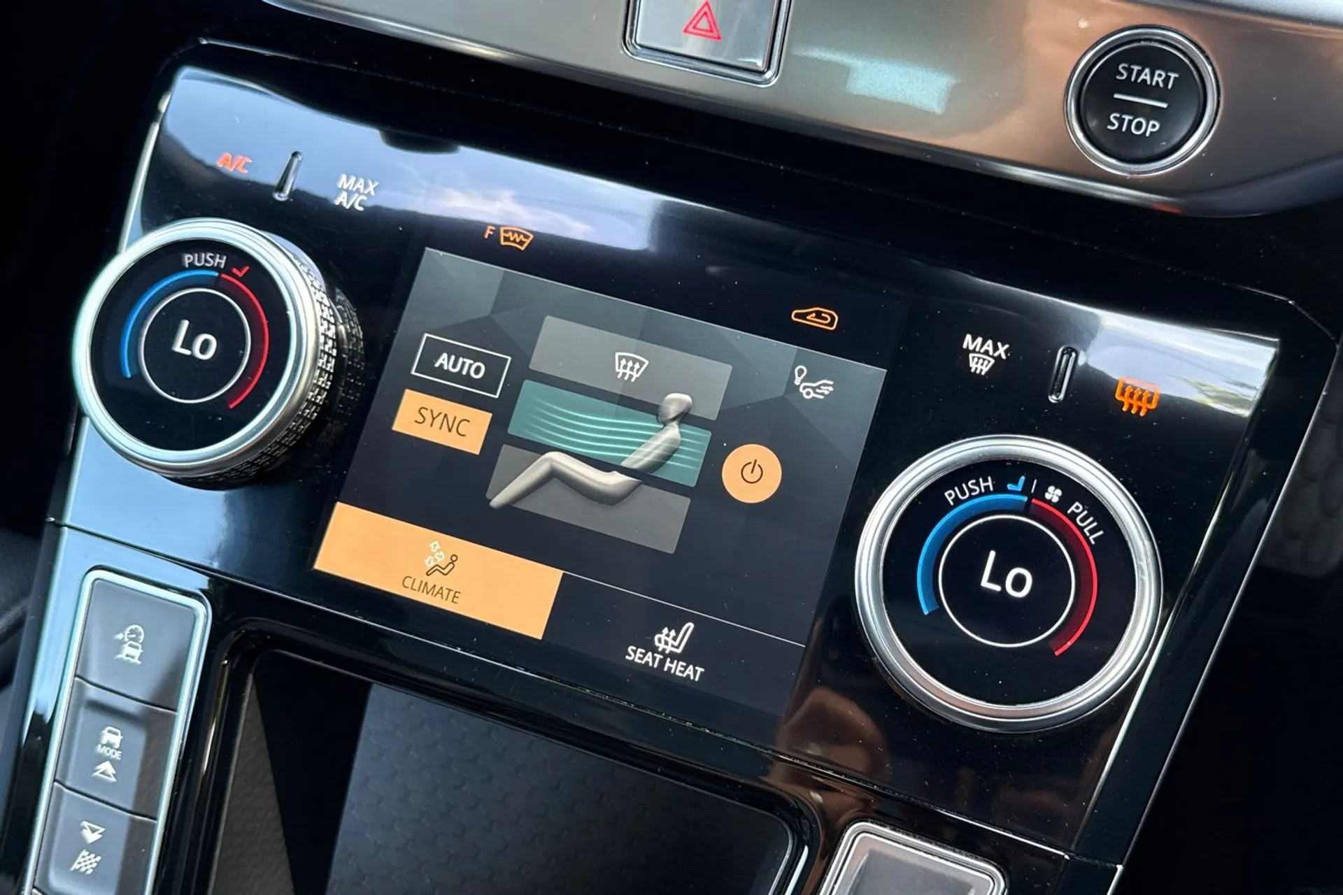 Jaguar I-PACE thumbnail image number 25