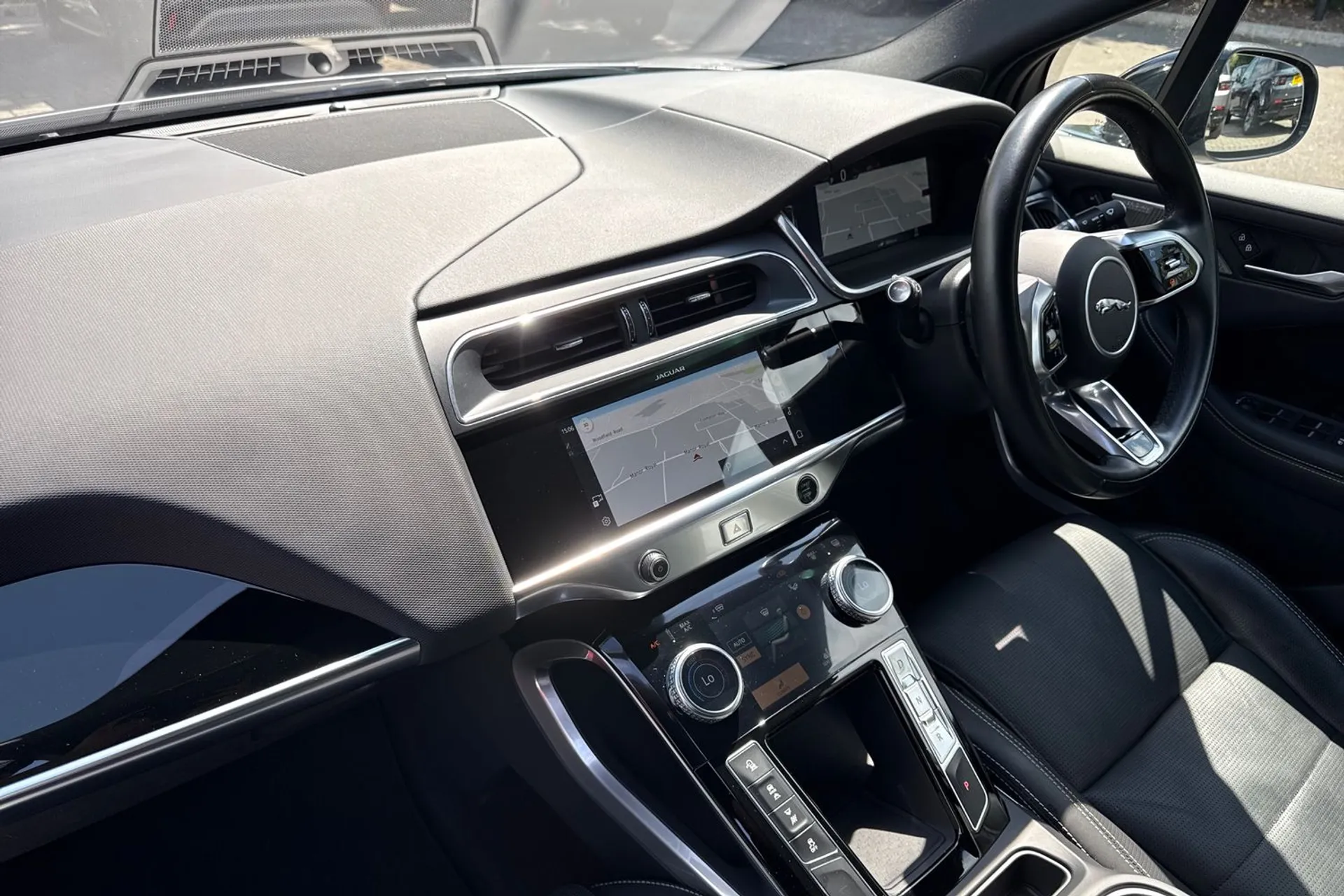 Jaguar I-PACE thumbnail image number 42