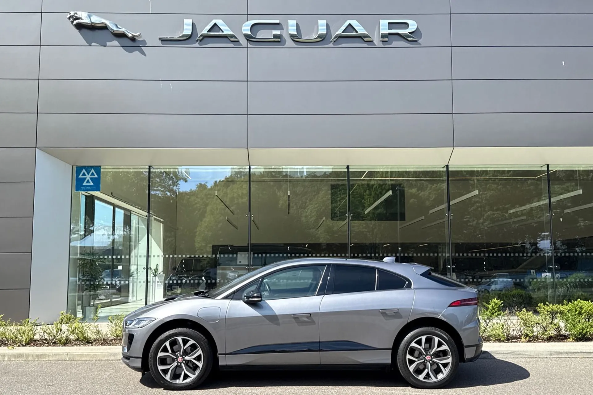 Jaguar I-PACE thumbnail image number 9