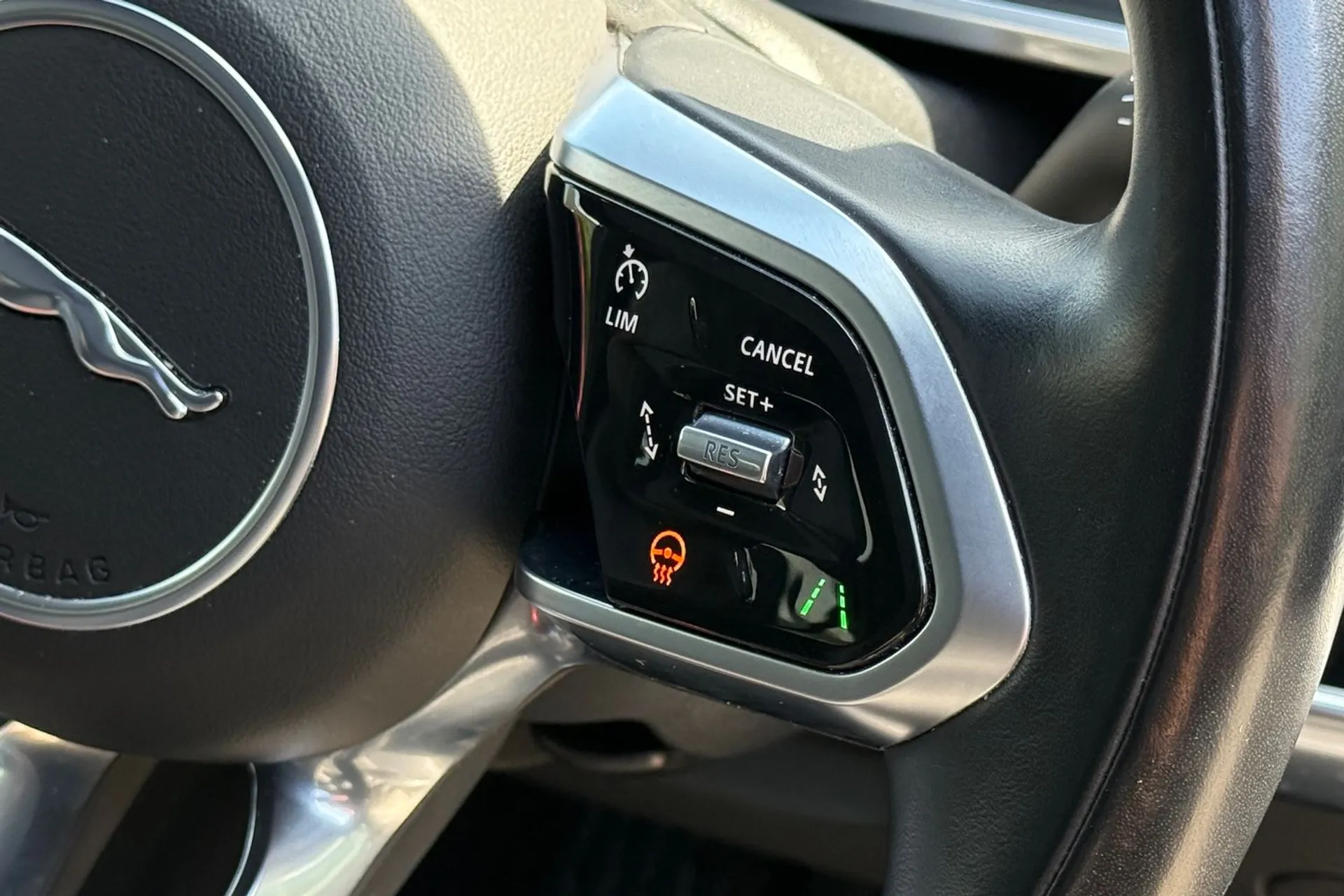 Jaguar I-PACE thumbnail image number 45