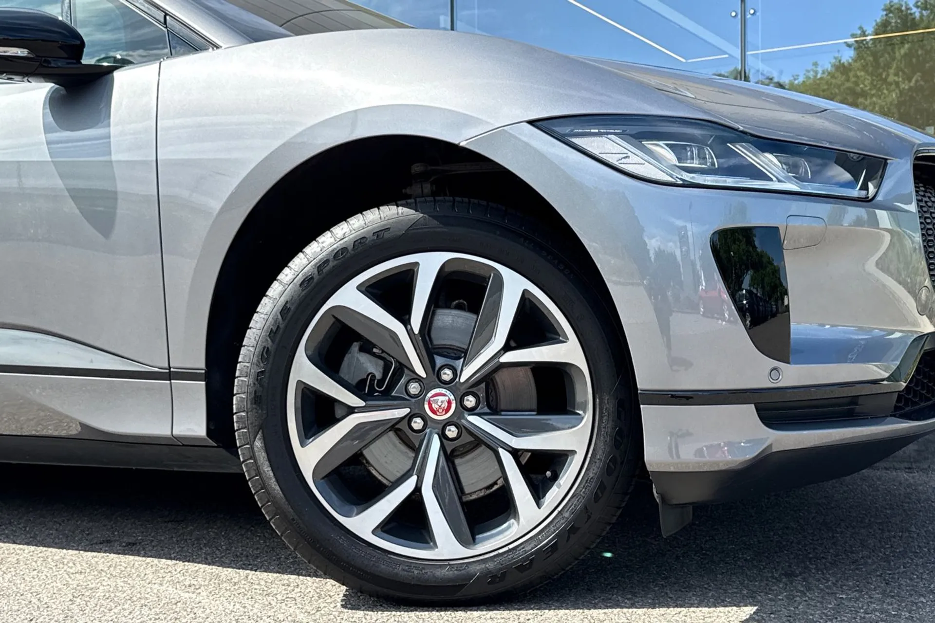 Jaguar I-PACE thumbnail image number 10
