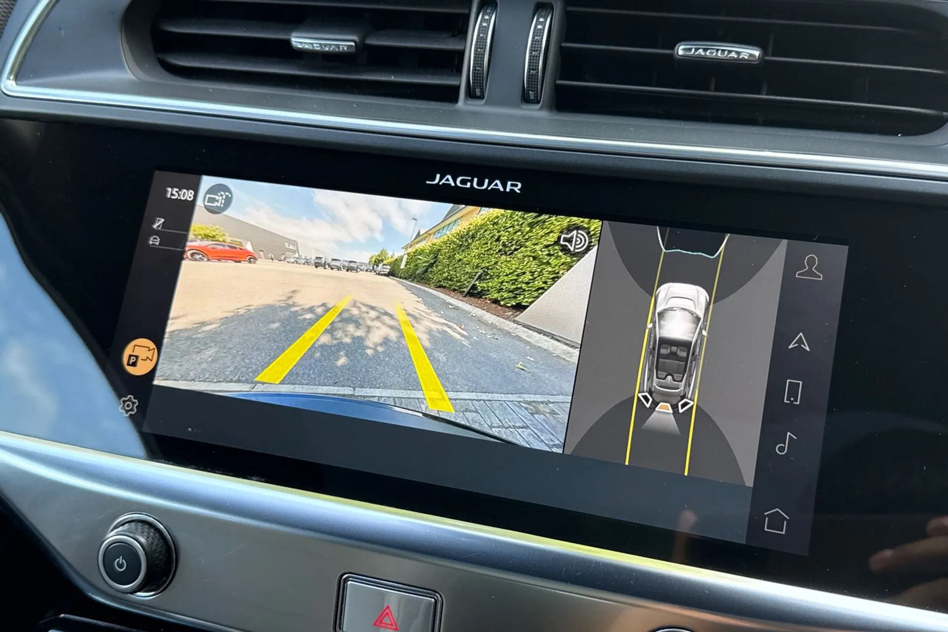 Jaguar I-PACE thumbnail image number 6
