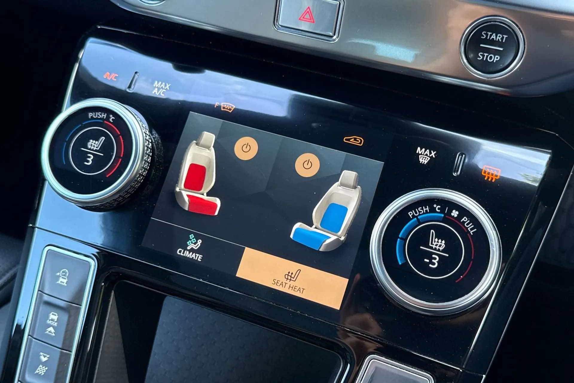 Jaguar I-PACE thumbnail image number 24