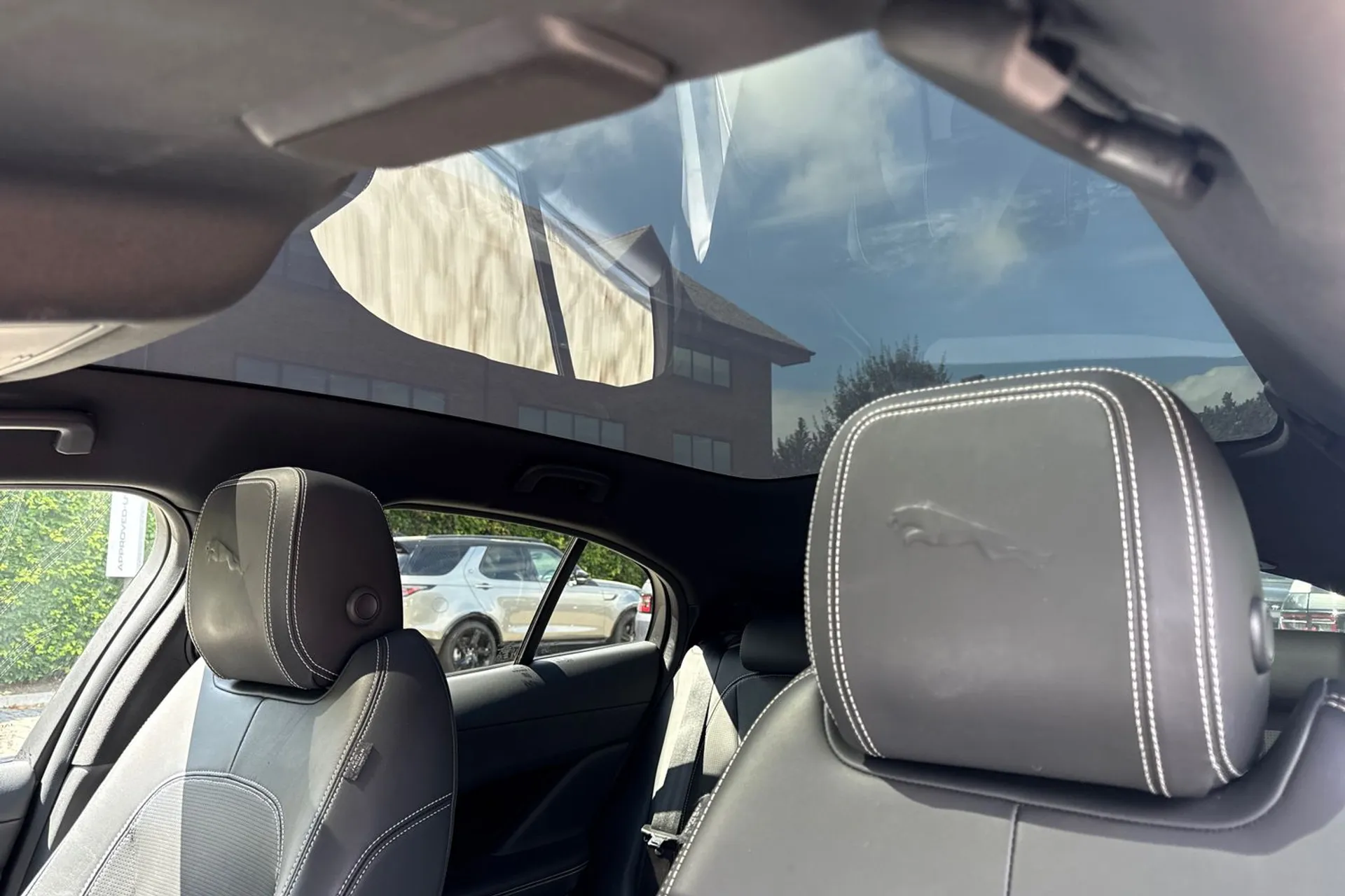 Jaguar I-PACE thumbnail image number 5
