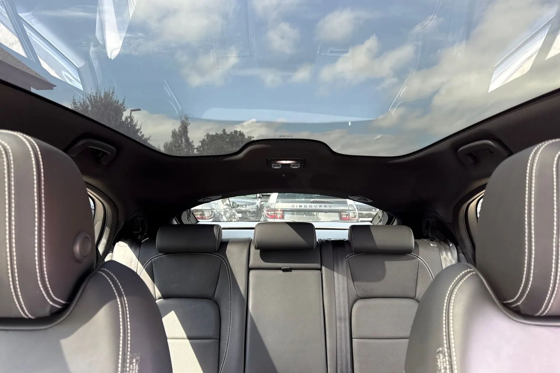 Jaguar I-PACE thumbnail image number 22