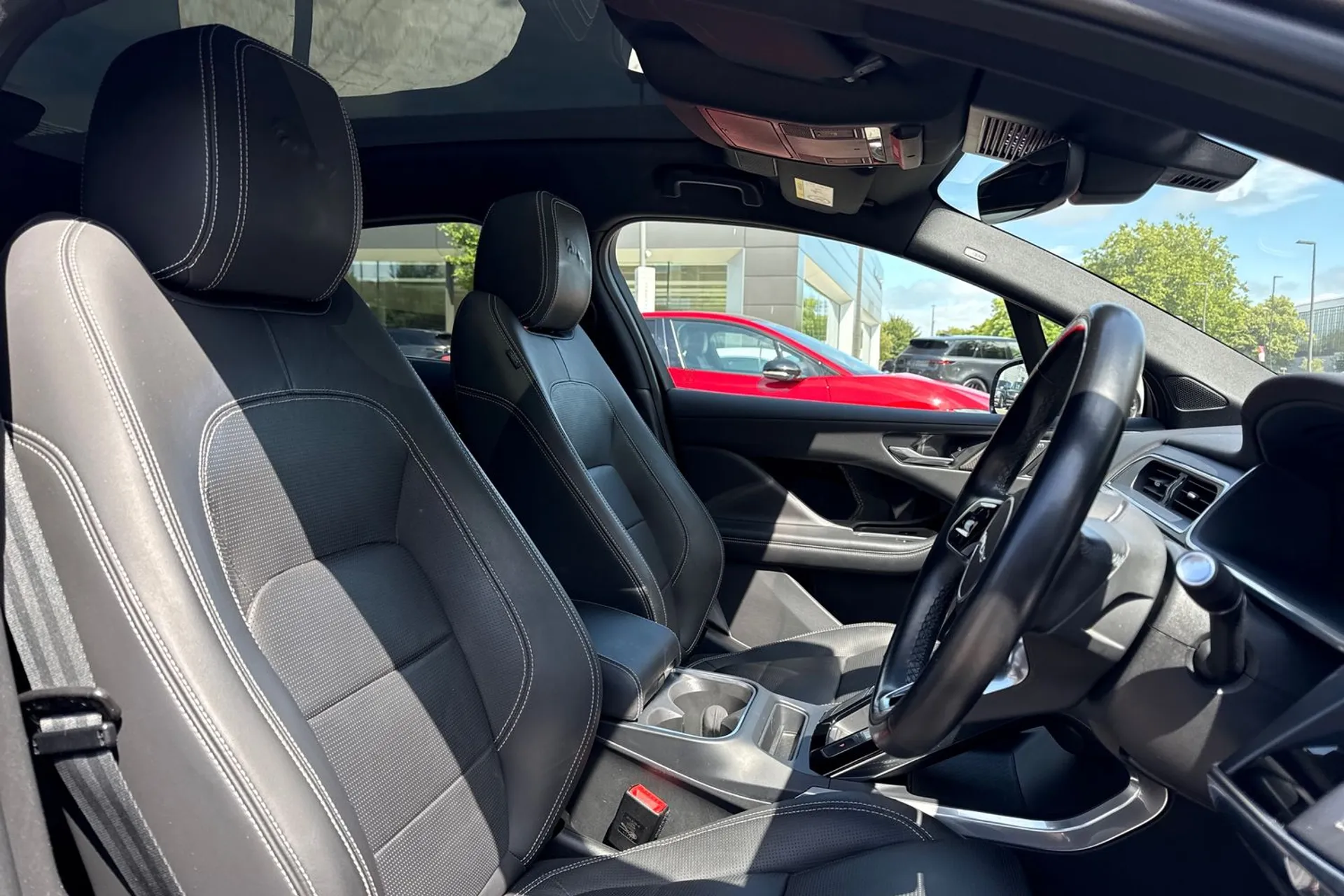 Jaguar I-PACE thumbnail image number 39