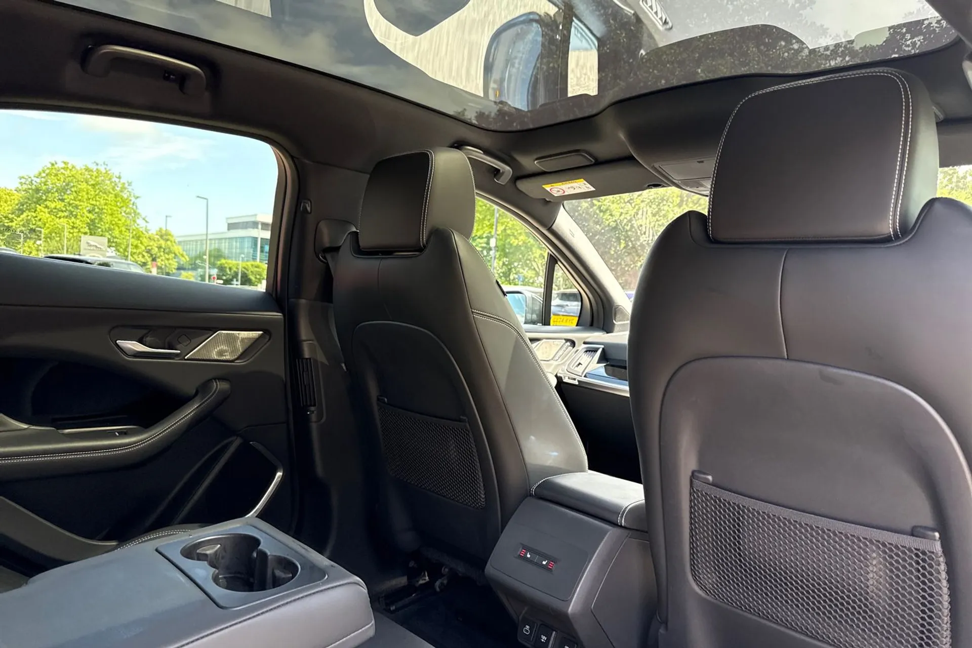 Jaguar I-PACE thumbnail image number 35