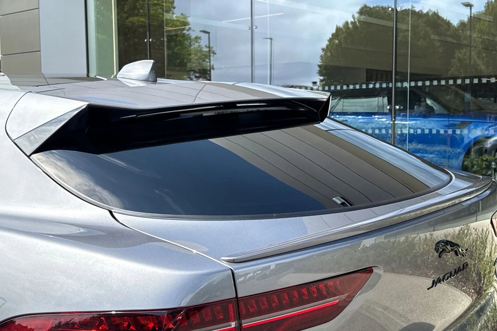 Jaguar I-PACE thumbnail image number 27