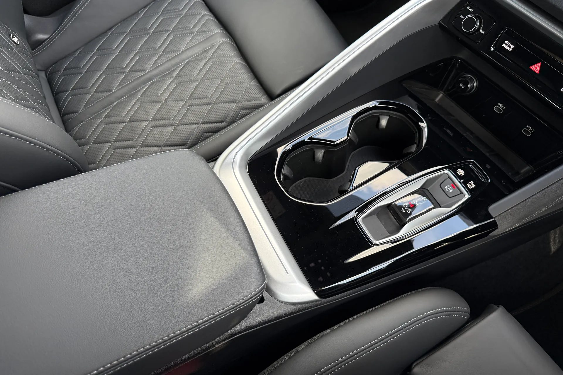 Audi Q5 thumbnail image number 40