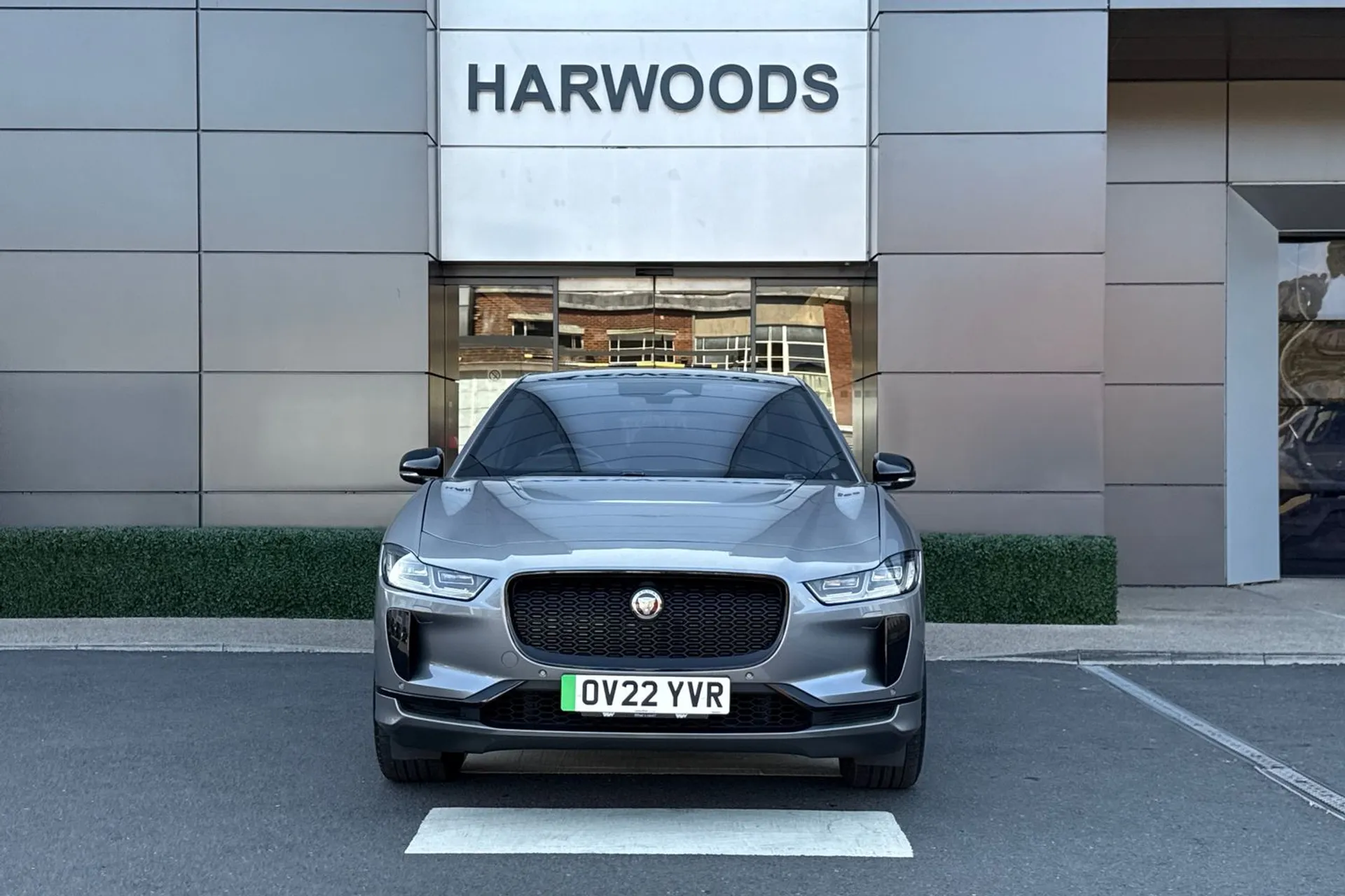 Jaguar I-PACE thumbnail image number 17