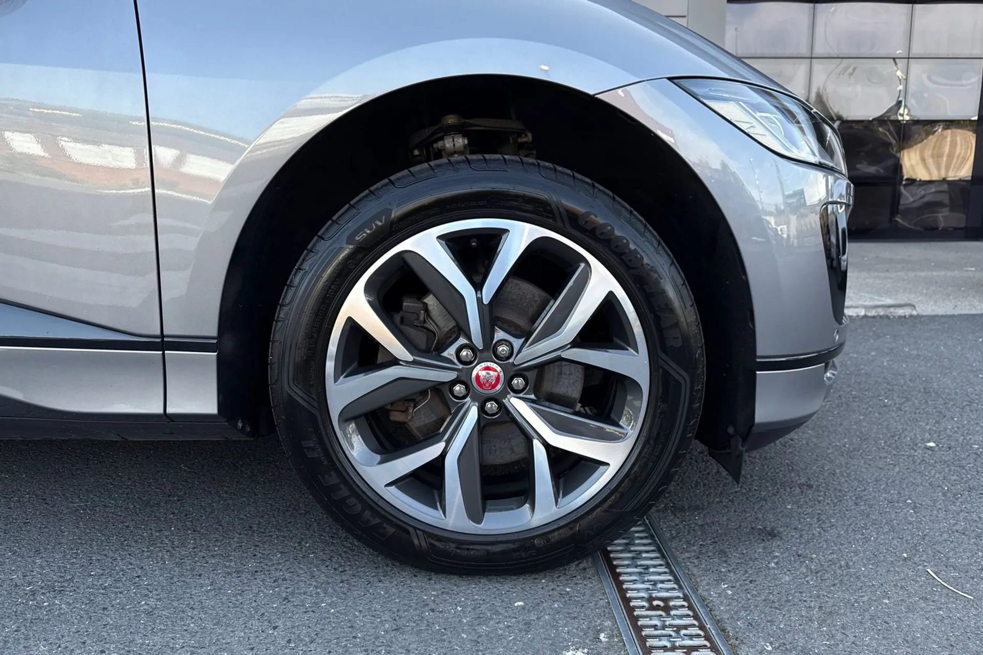 Jaguar I-PACE thumbnail image number 25