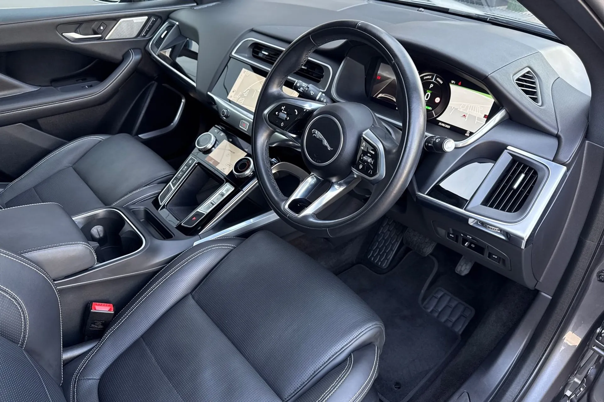 Jaguar I-PACE thumbnail image number 18