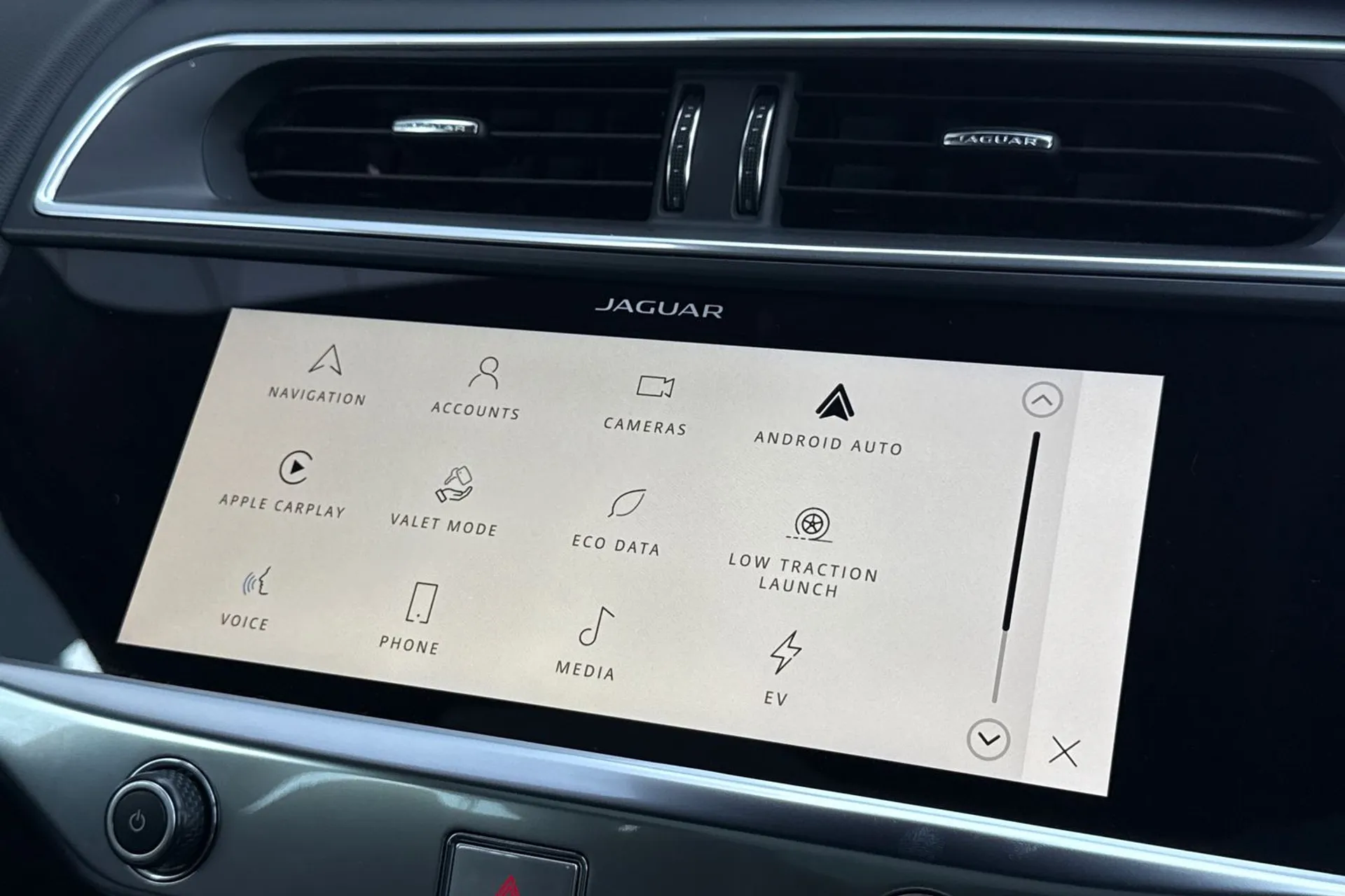 Jaguar I-PACE thumbnail image number 63