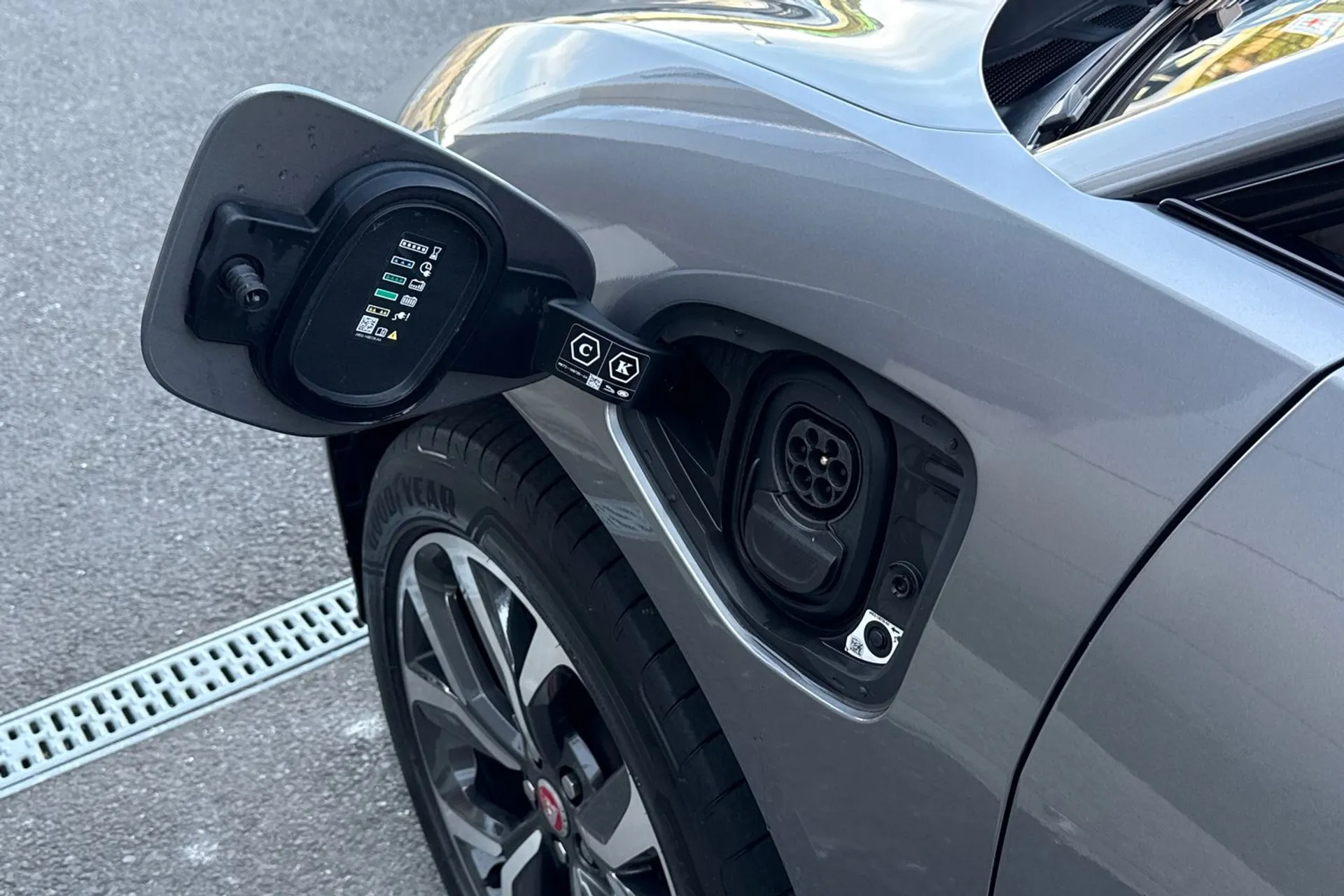 Jaguar I-PACE thumbnail image number 12