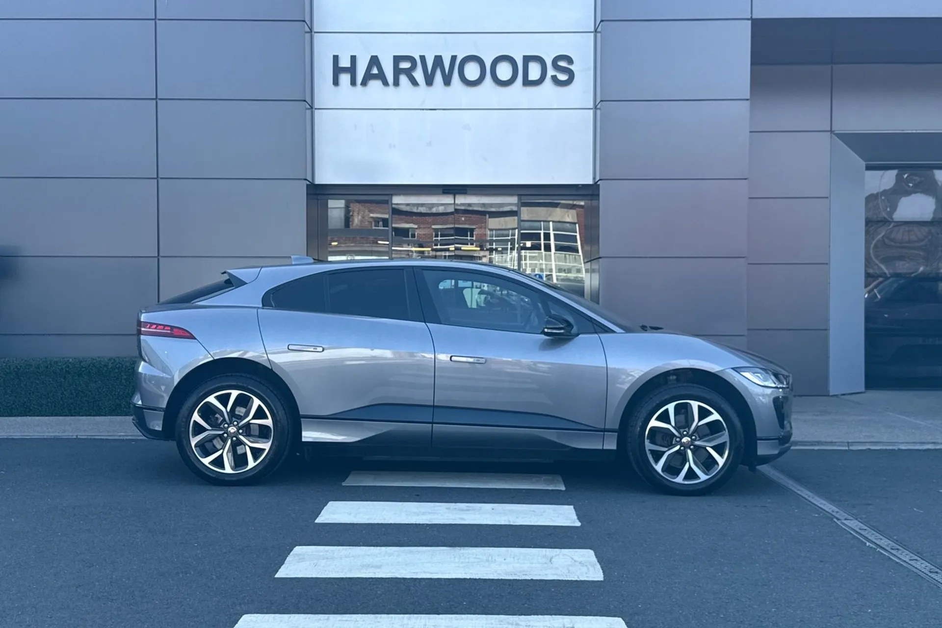 Jaguar I-PACE thumbnail image number 2