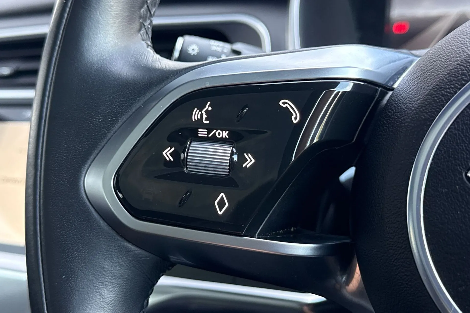 Jaguar I-PACE thumbnail image number 49