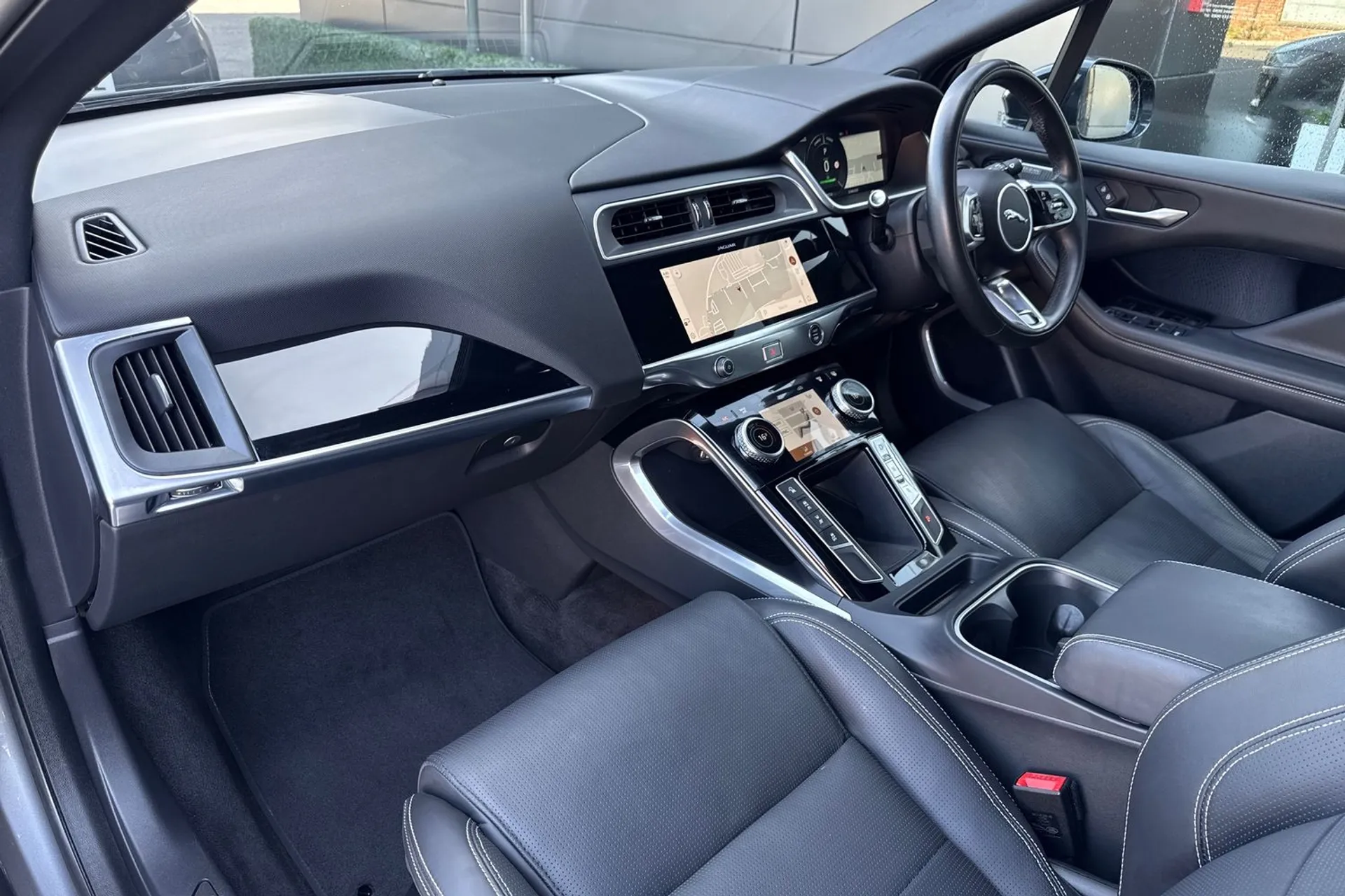 Jaguar I-PACE thumbnail image number 40