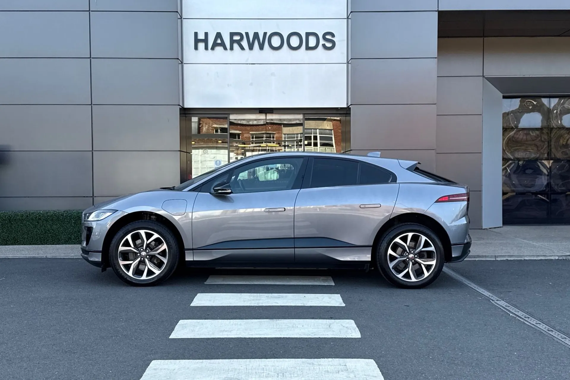 Jaguar I-PACE thumbnail image number 11