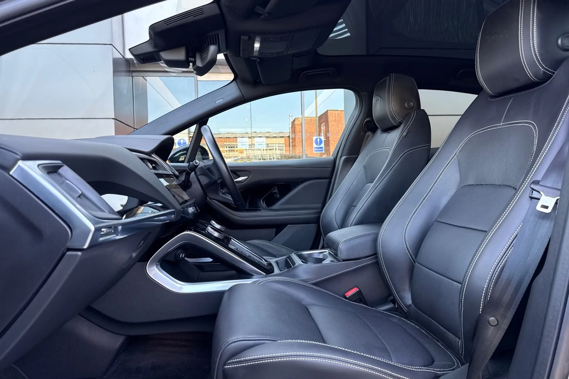 Jaguar I-PACE thumbnail image number 41