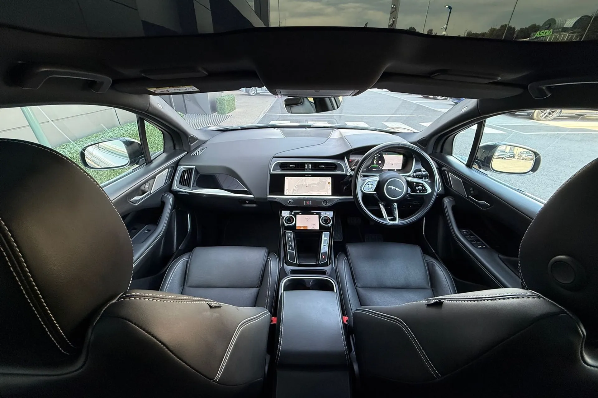 Jaguar I-PACE thumbnail image number 3