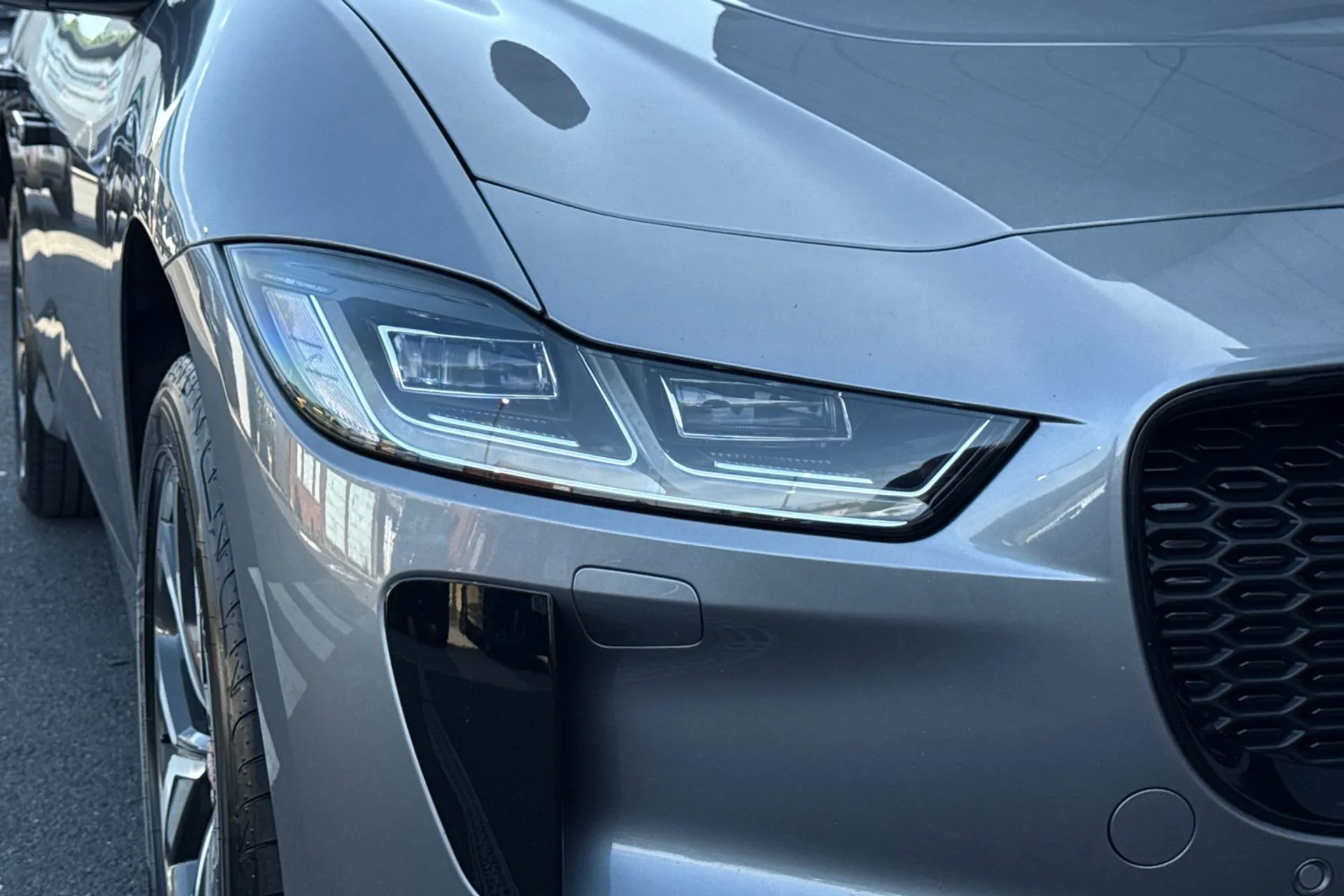 Jaguar I-PACE thumbnail image number 26