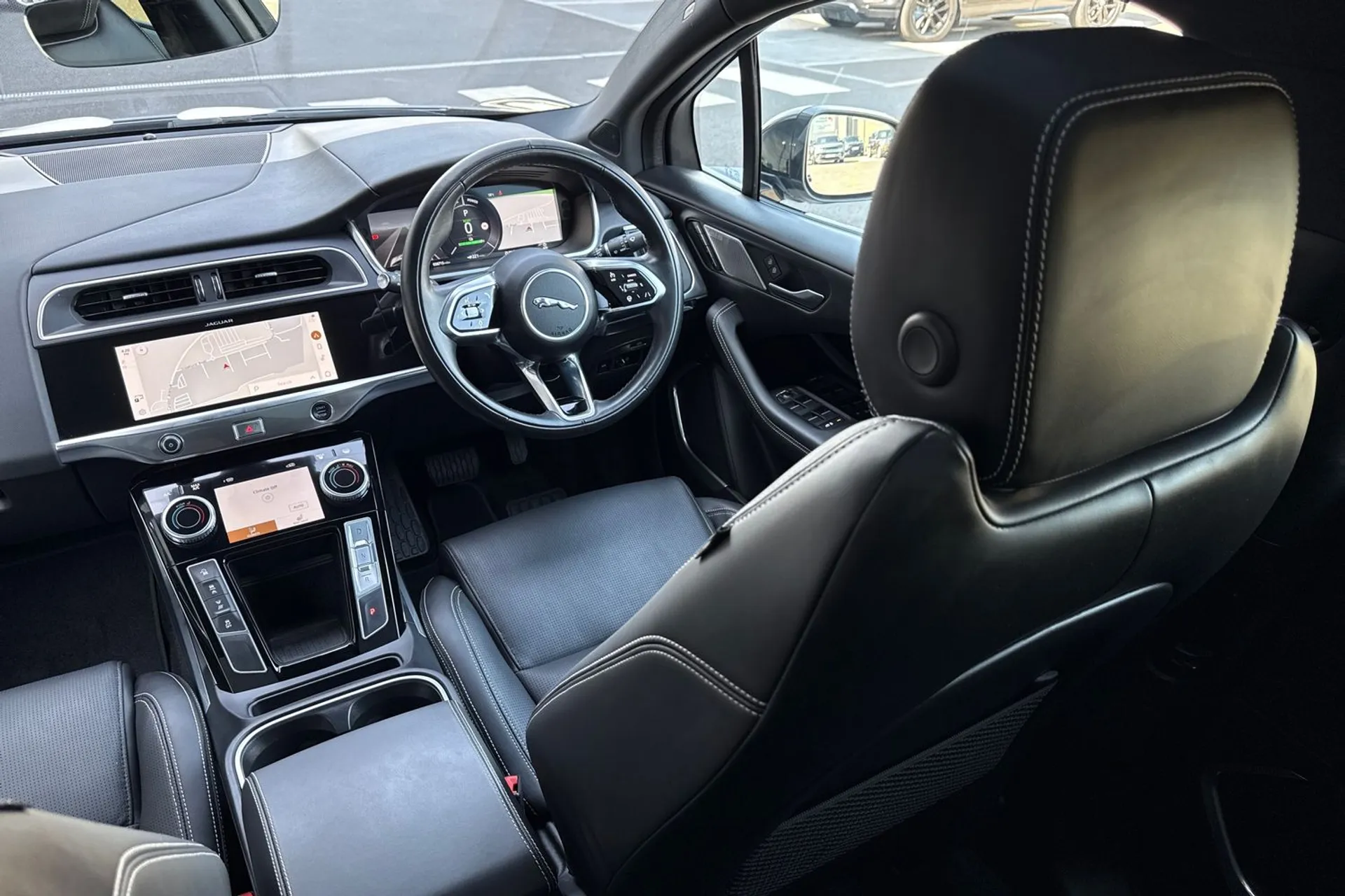 Jaguar I-PACE thumbnail image number 45