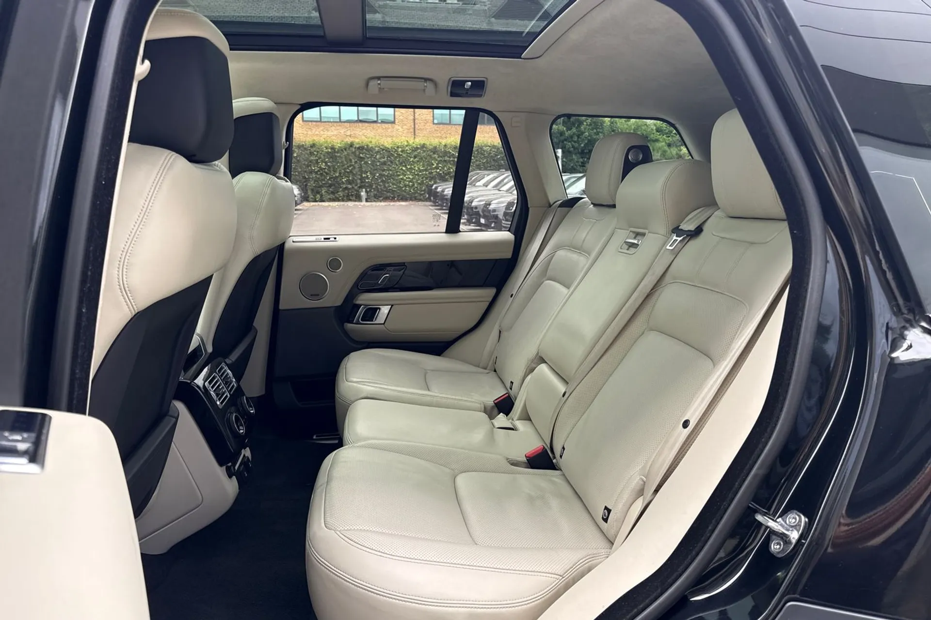 LAND ROVER RANGE ROVER thumbnail image number 47