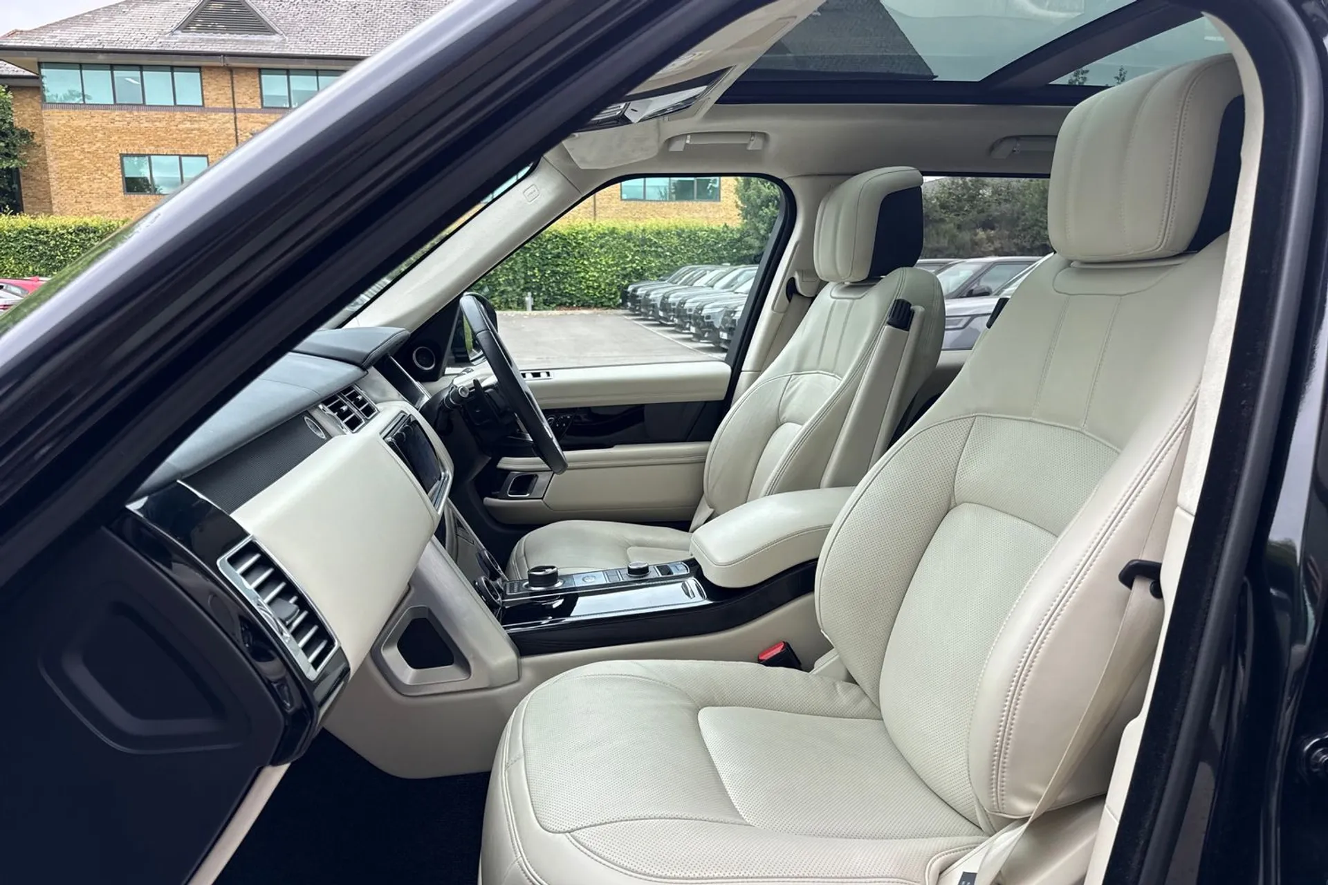 LAND ROVER RANGE ROVER thumbnail image number 44