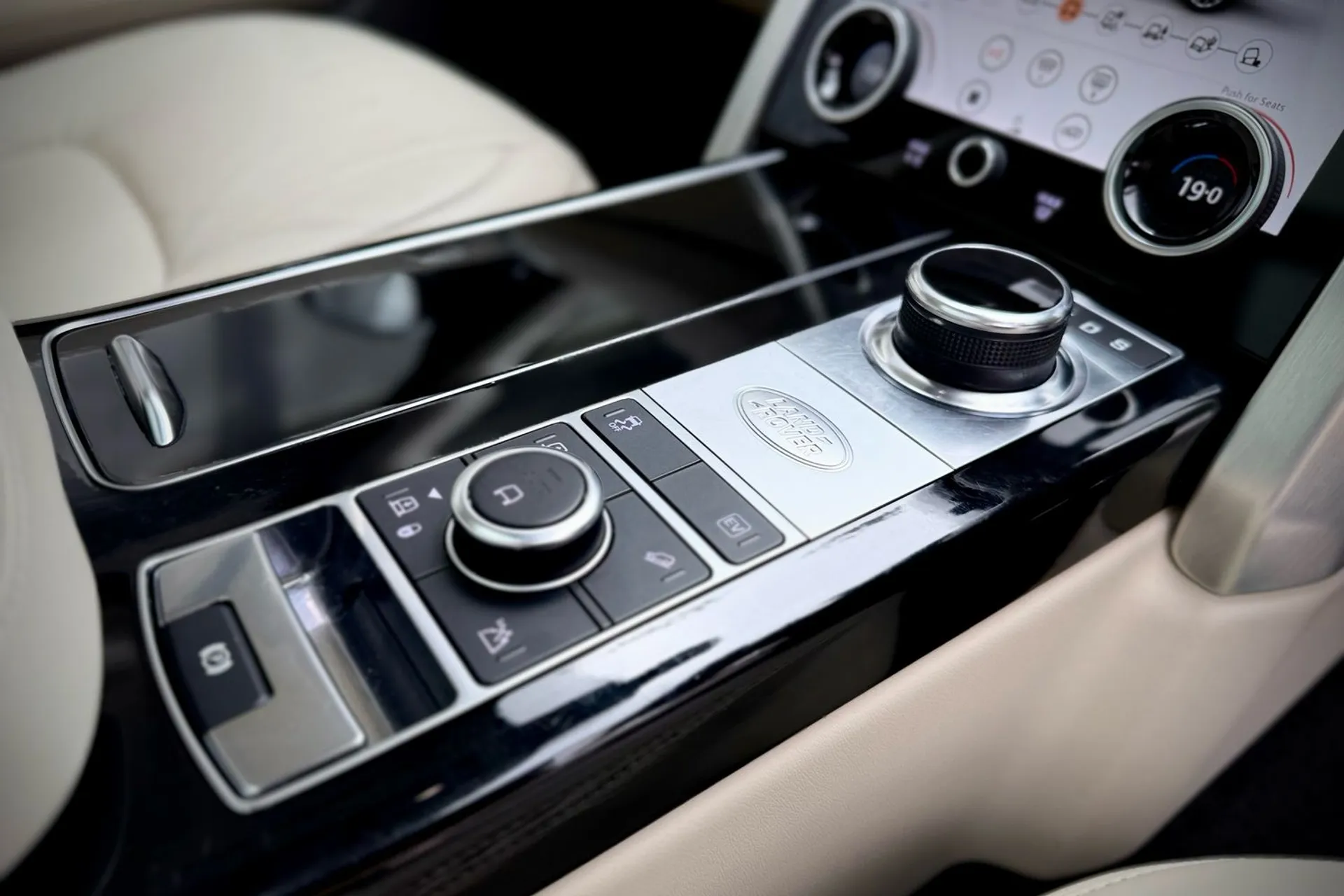LAND ROVER RANGE ROVER thumbnail image number 25