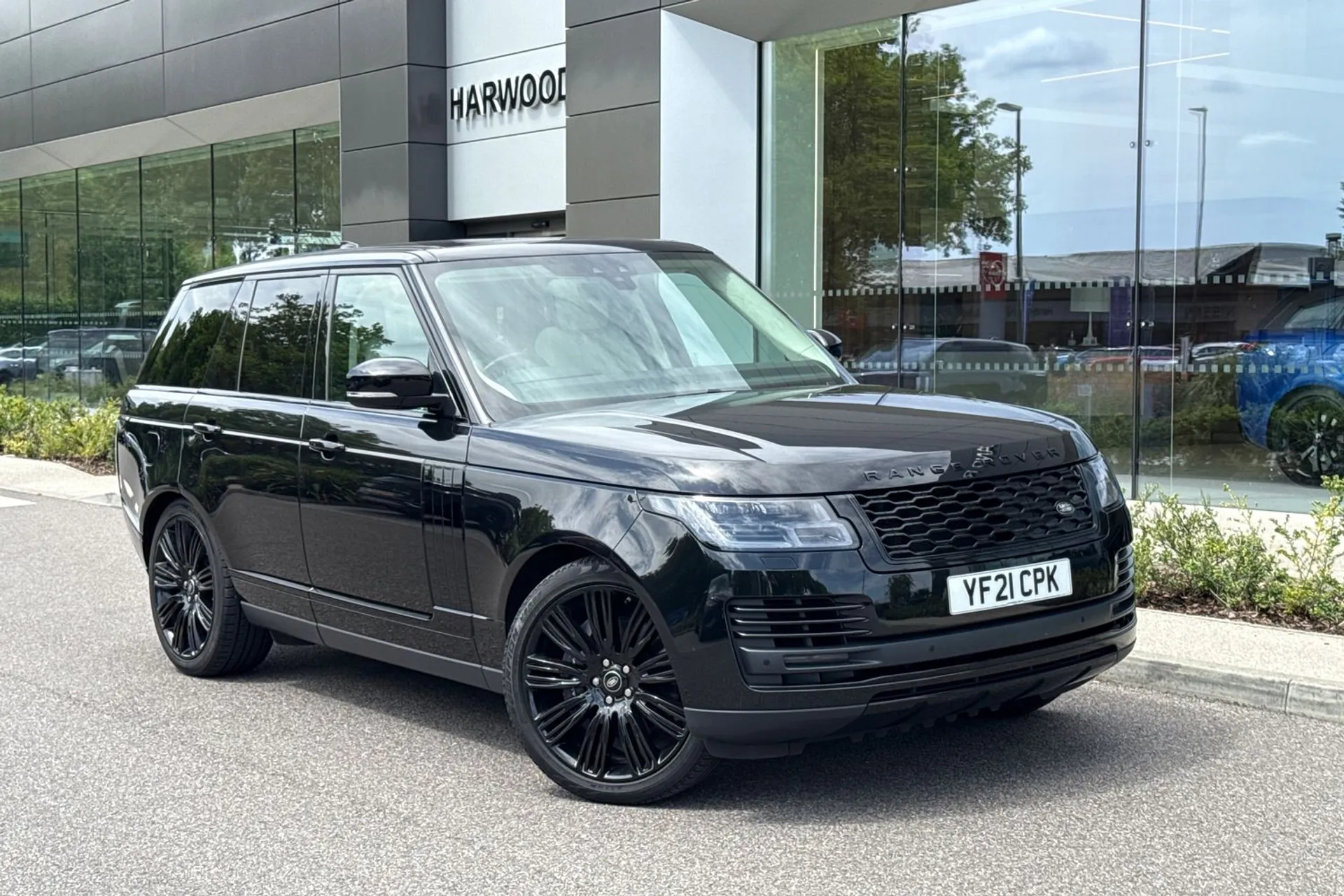 LAND ROVER RANGE ROVER focused image