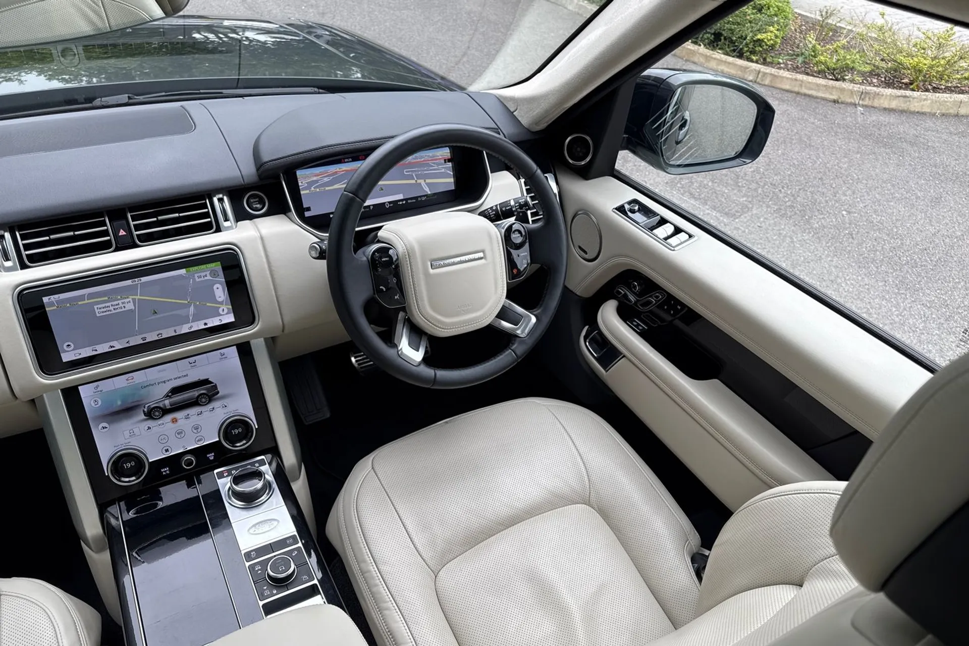 LAND ROVER RANGE ROVER thumbnail image number 28
